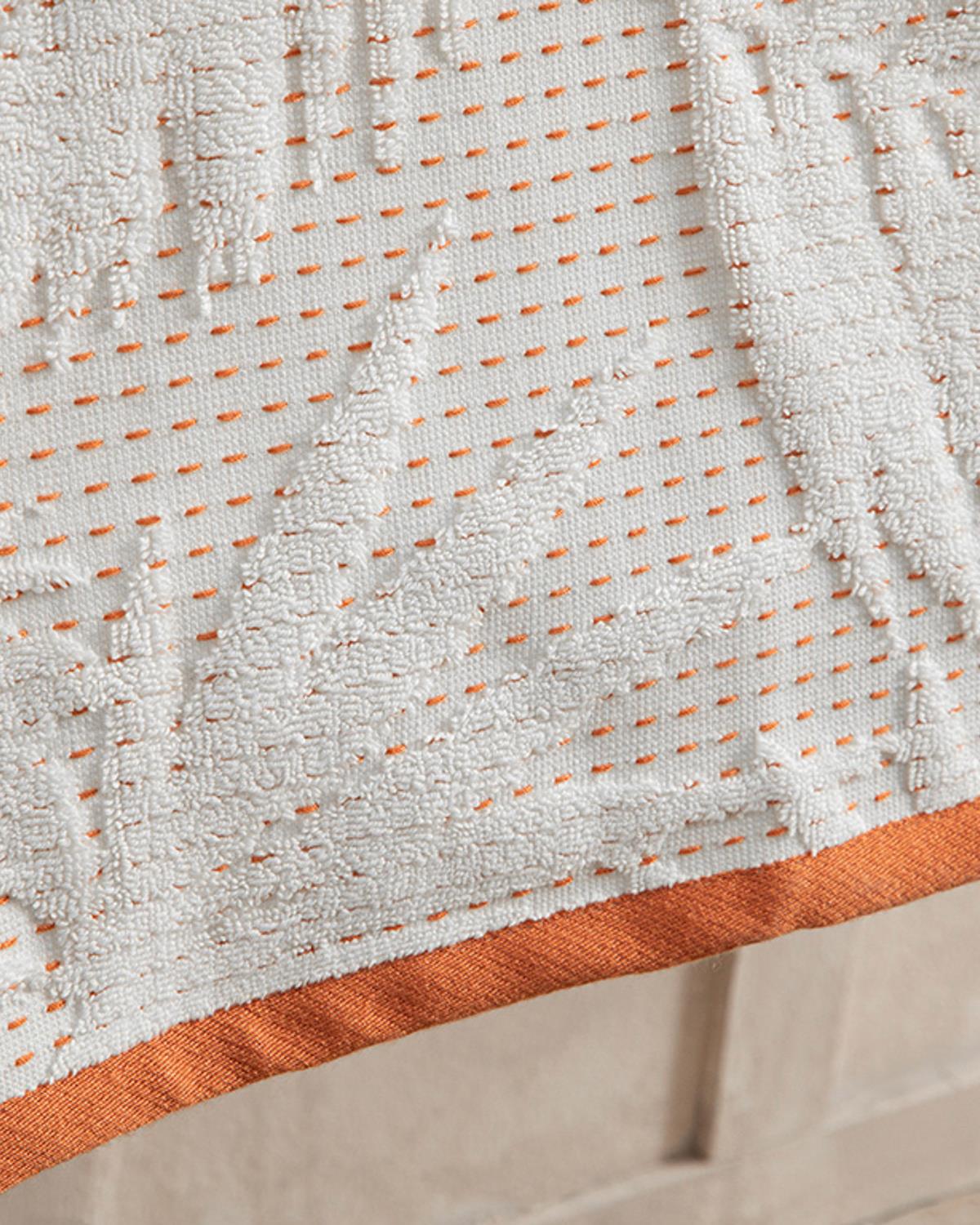 Sukulent Cottony With Jacquard Bath Towel 70x140 cm Ecru - Brick Red