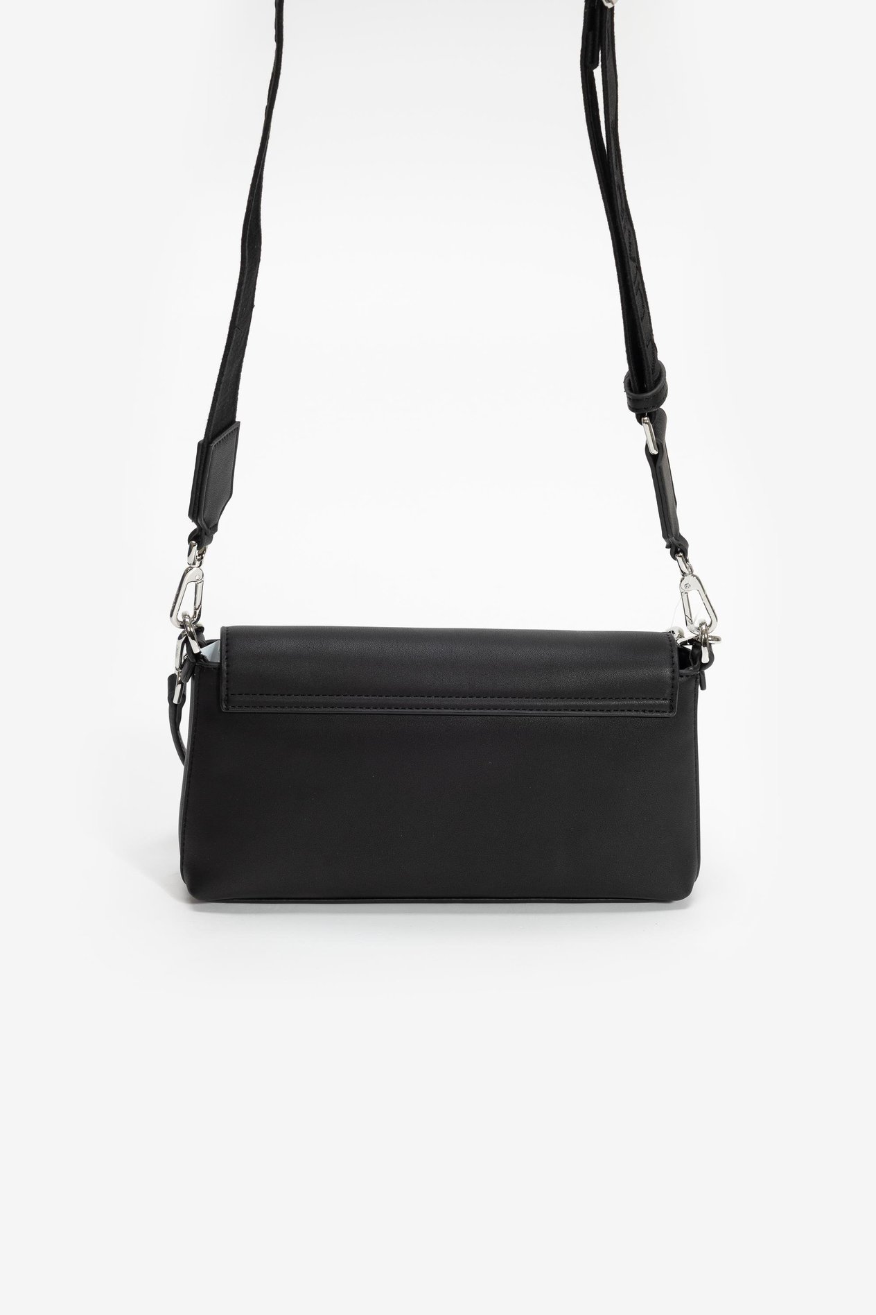 calvin-klein-kadin-omuz-cantasi-4c72af.jpg