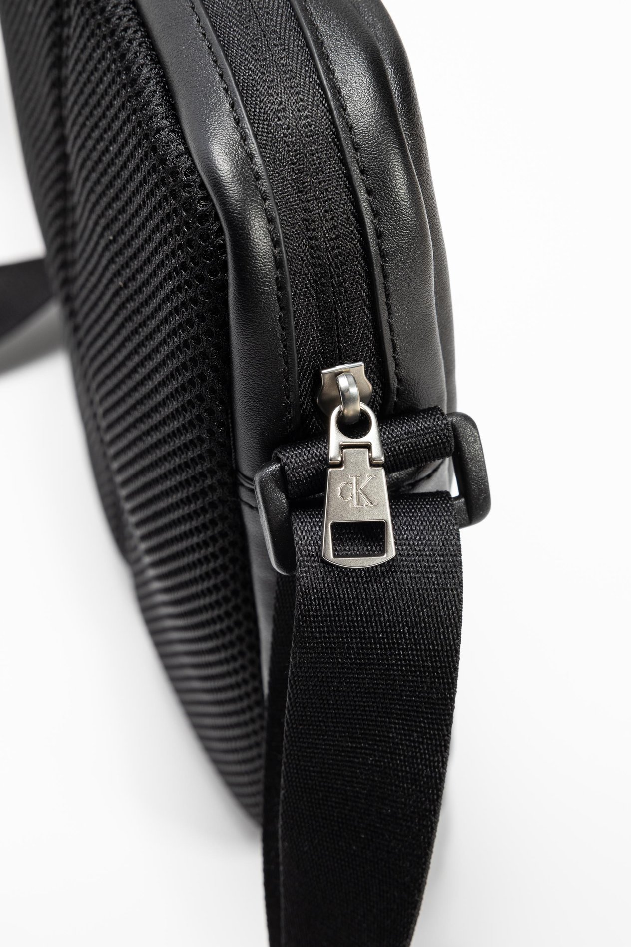 Calvin Klein Monogram Soft 18 Erkek Reporter Çanta