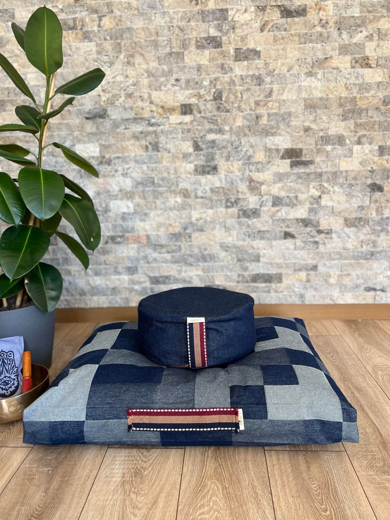 Lüks Denim Yoga ve Meditasyon Seti: Zafu, Zabuton, Bolster, Göz Yastığı ve Yoga Mat Çantası ile Tam Destek