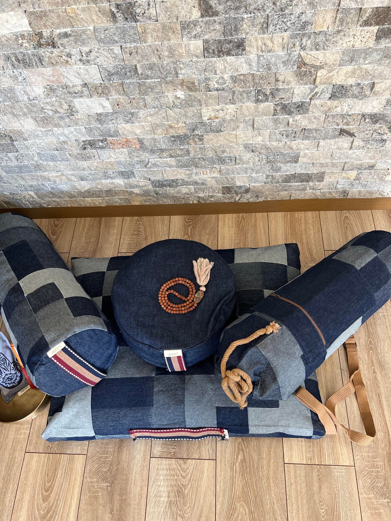 Lüks Denim Yoga ve Meditasyon Seti: Zafu, Zabuton, Bolster, Göz Yastığı ve Yoga Mat Çantası ile Tam Destek