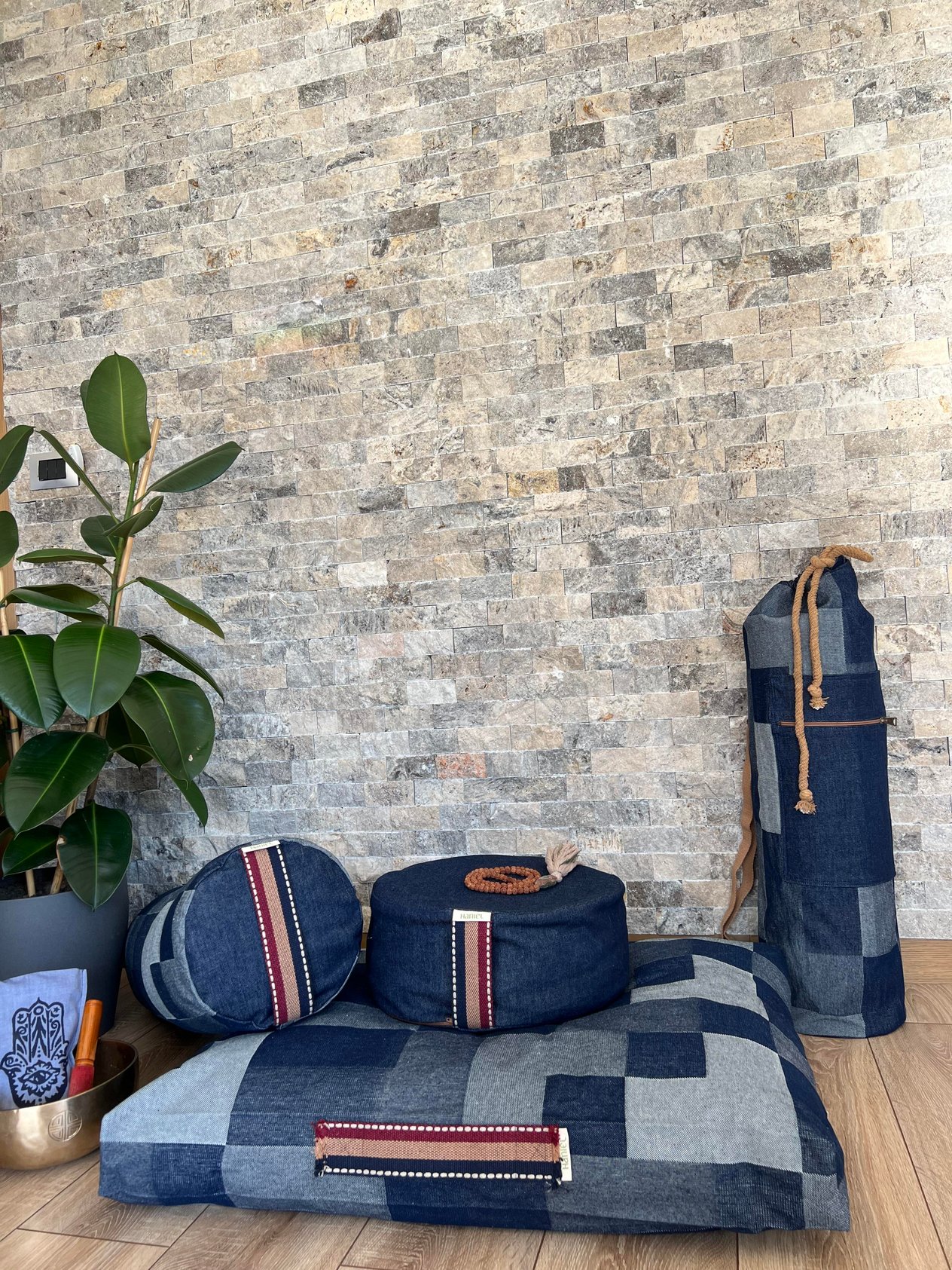 Lüks Denim Yoga ve Meditasyon Seti: Zafu, Zabuton, Bolster, Göz Yastığı ve Yoga Mat Çantası ile Tam Destek
