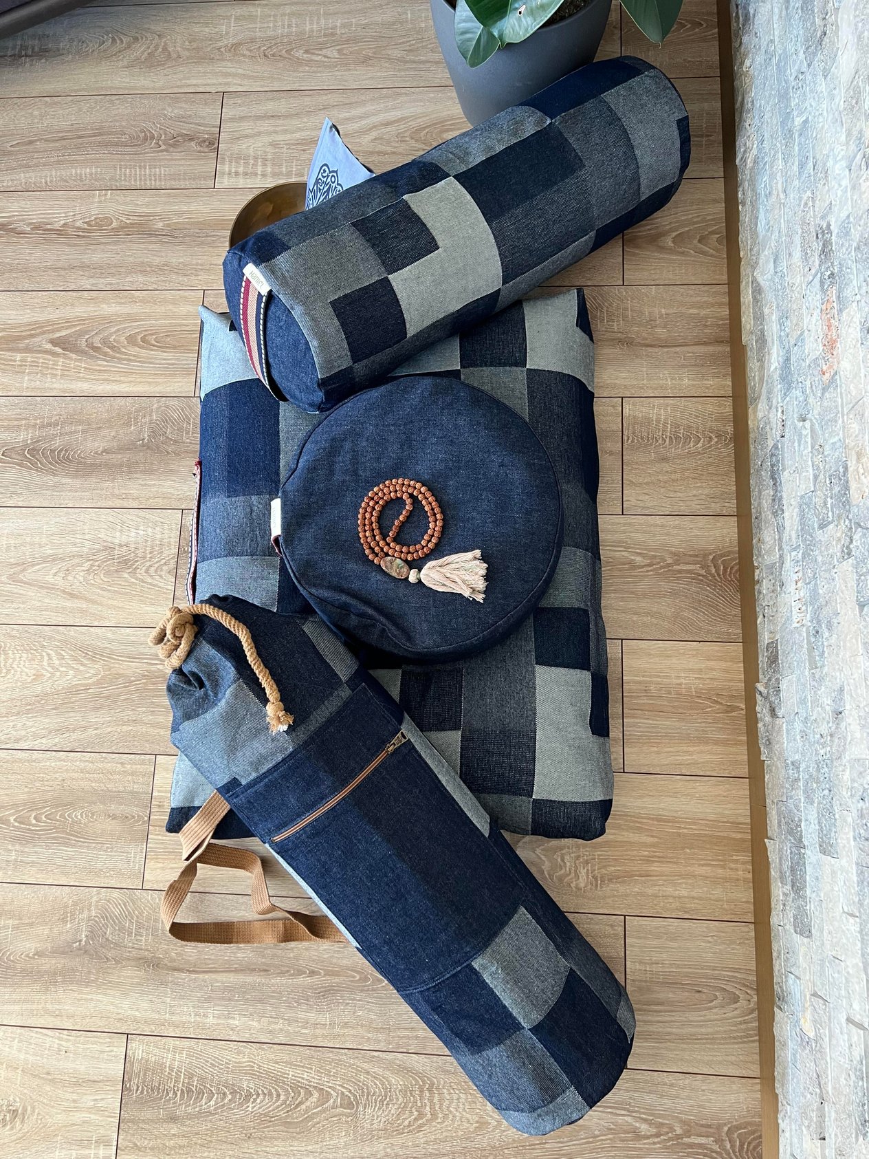 Lüks Denim Yoga ve Meditasyon Seti: Zafu, Zabuton, Bolster, Göz Yastığı ve Yoga Mat Çantası ile Tam Destek