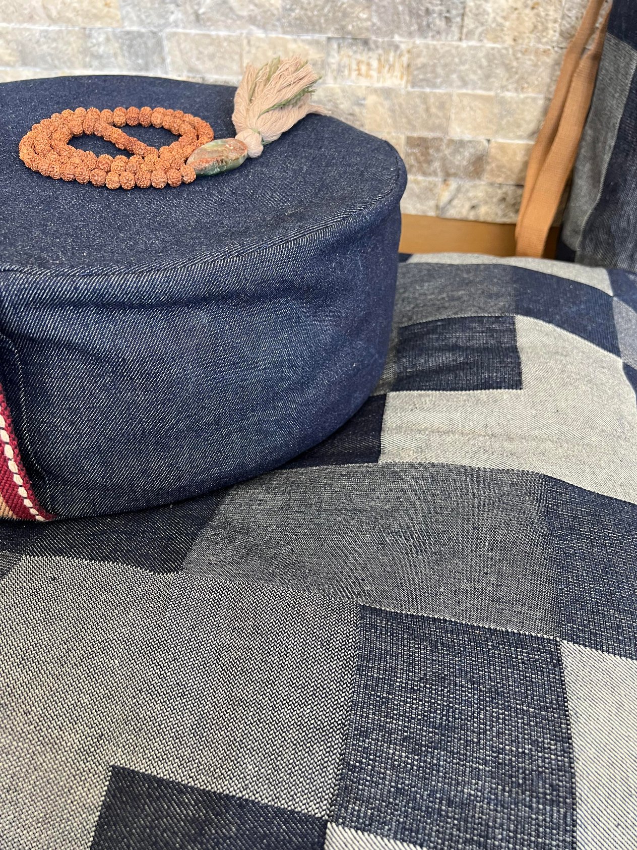 Lüks Denim Yoga ve Meditasyon Seti: Zafu, Zabuton, Bolster, Göz Yastığı ve Yoga Mat Çantası ile Tam Destek
