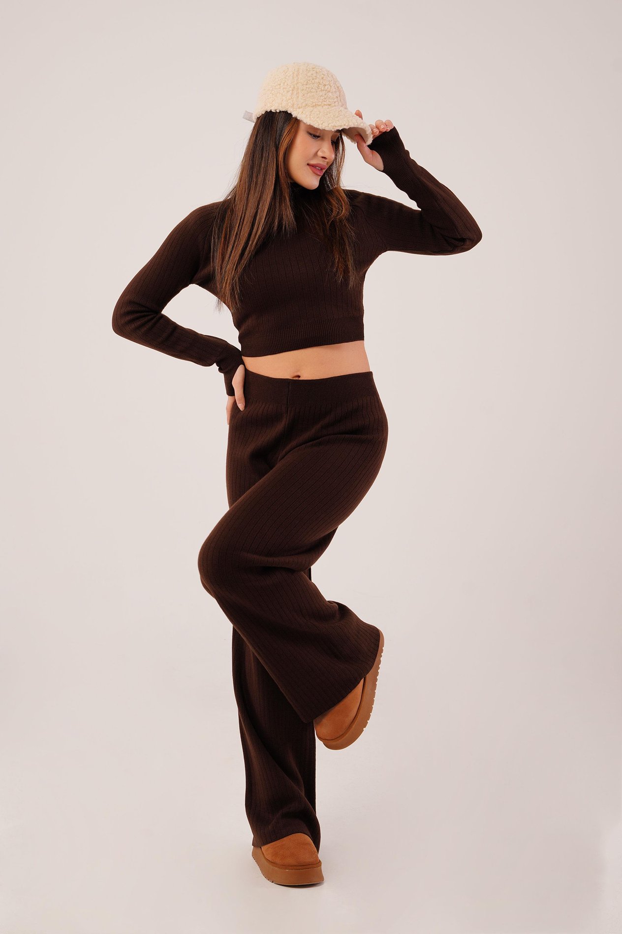 Kısa Model Kahve Crop ve Pantolon Takımı