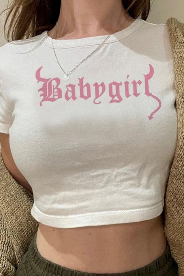 Beyaz Babygirl Yazılı Crop