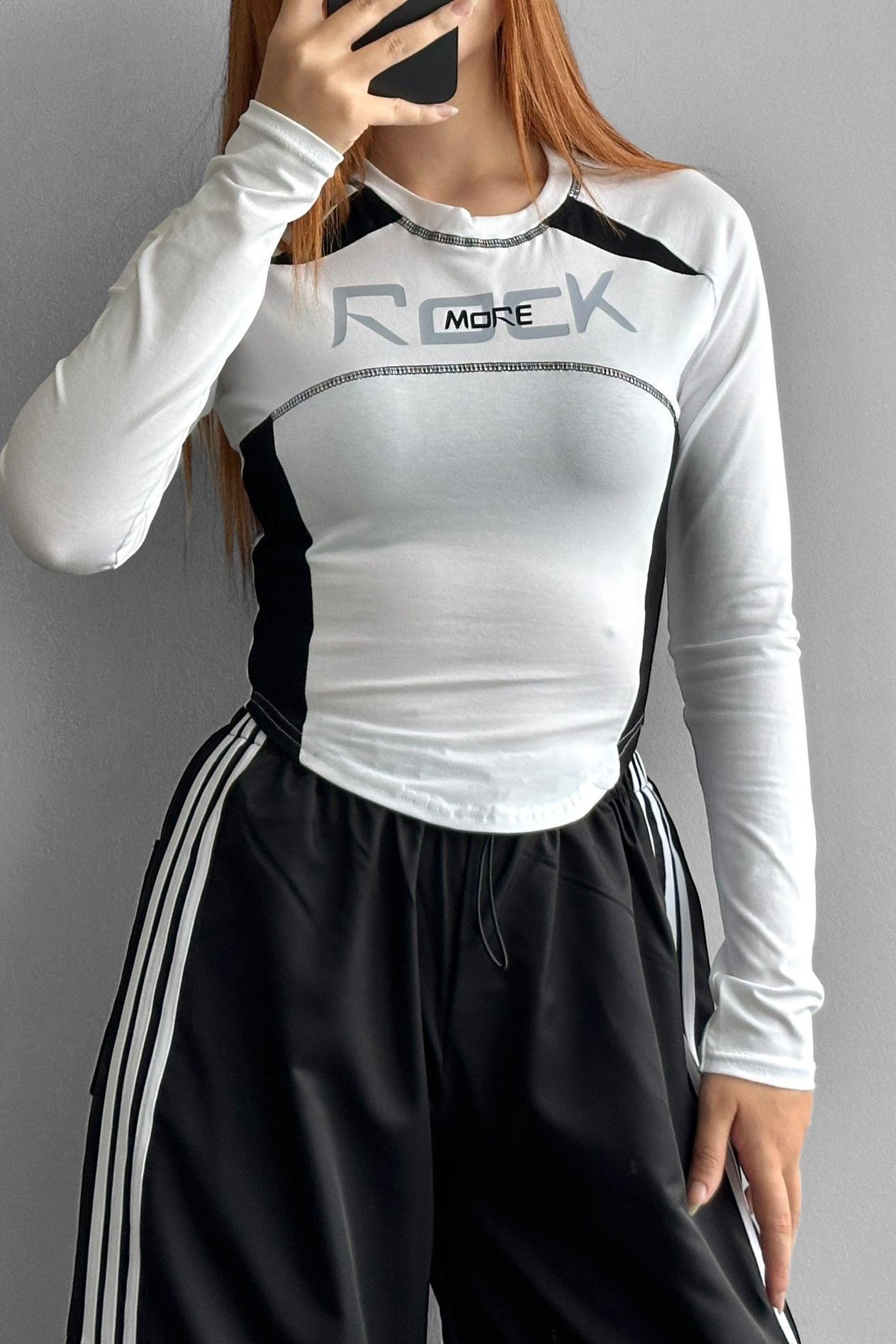 Beyaz Dupes Rockmore Uzun Kollu Crop Bluz 