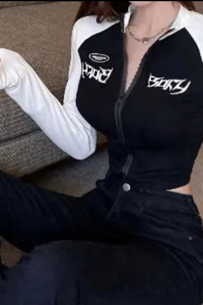 Beyaz Siyah Bofy Fermuarlı Crop Bluz 