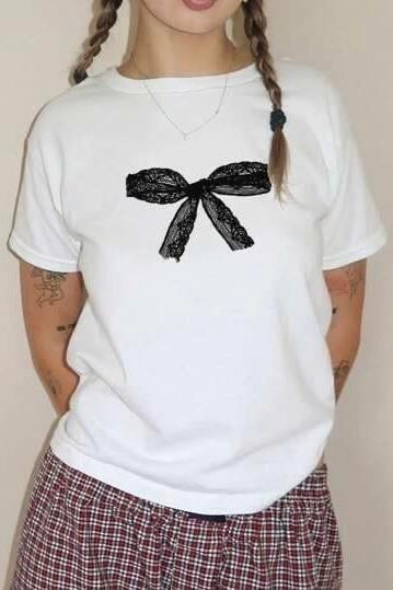 Beyaz Unisex Lace Bow Graphic T-Shirt