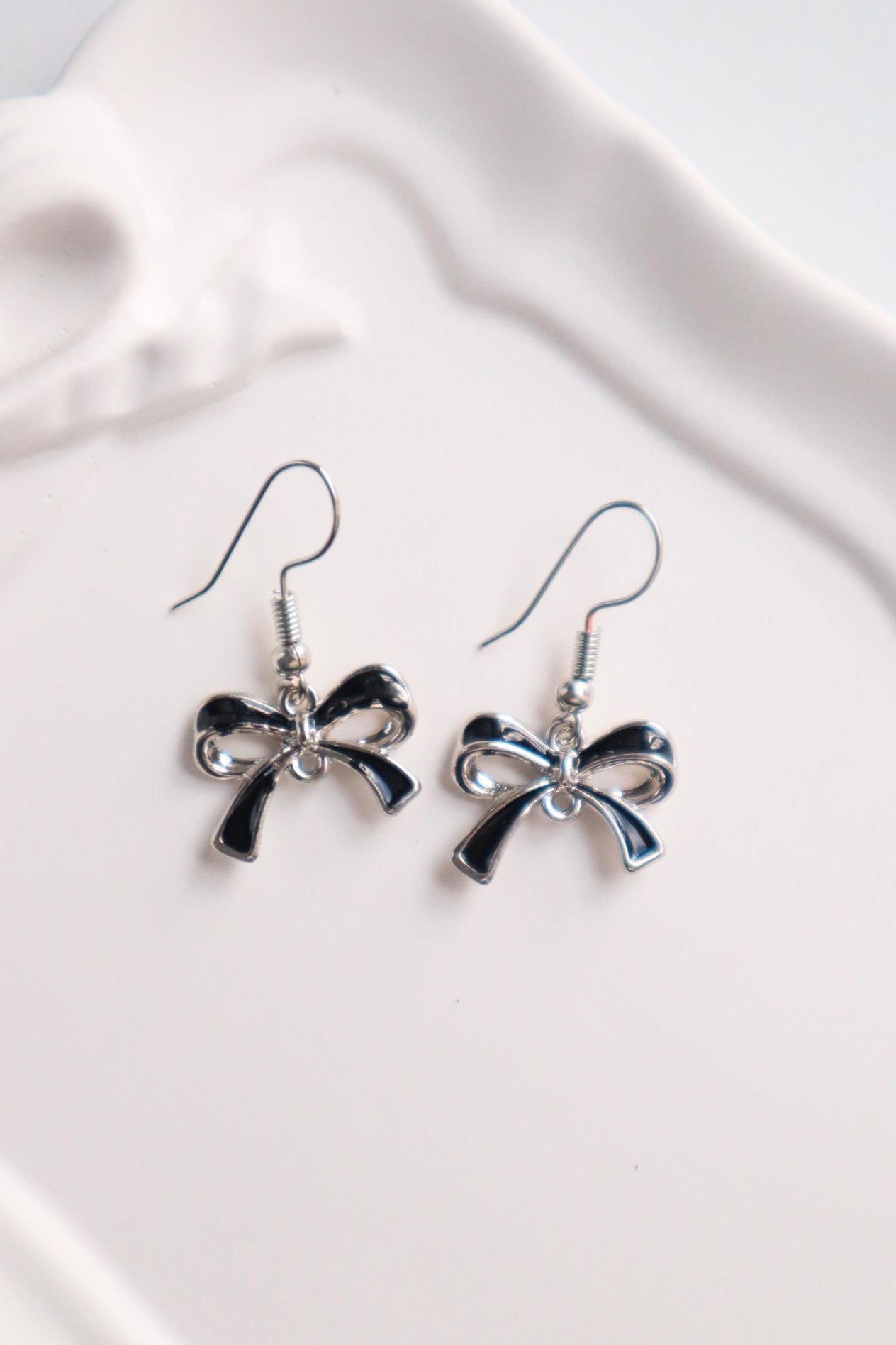 Black Twin Bow Tie Fiyonk İthal Küpe