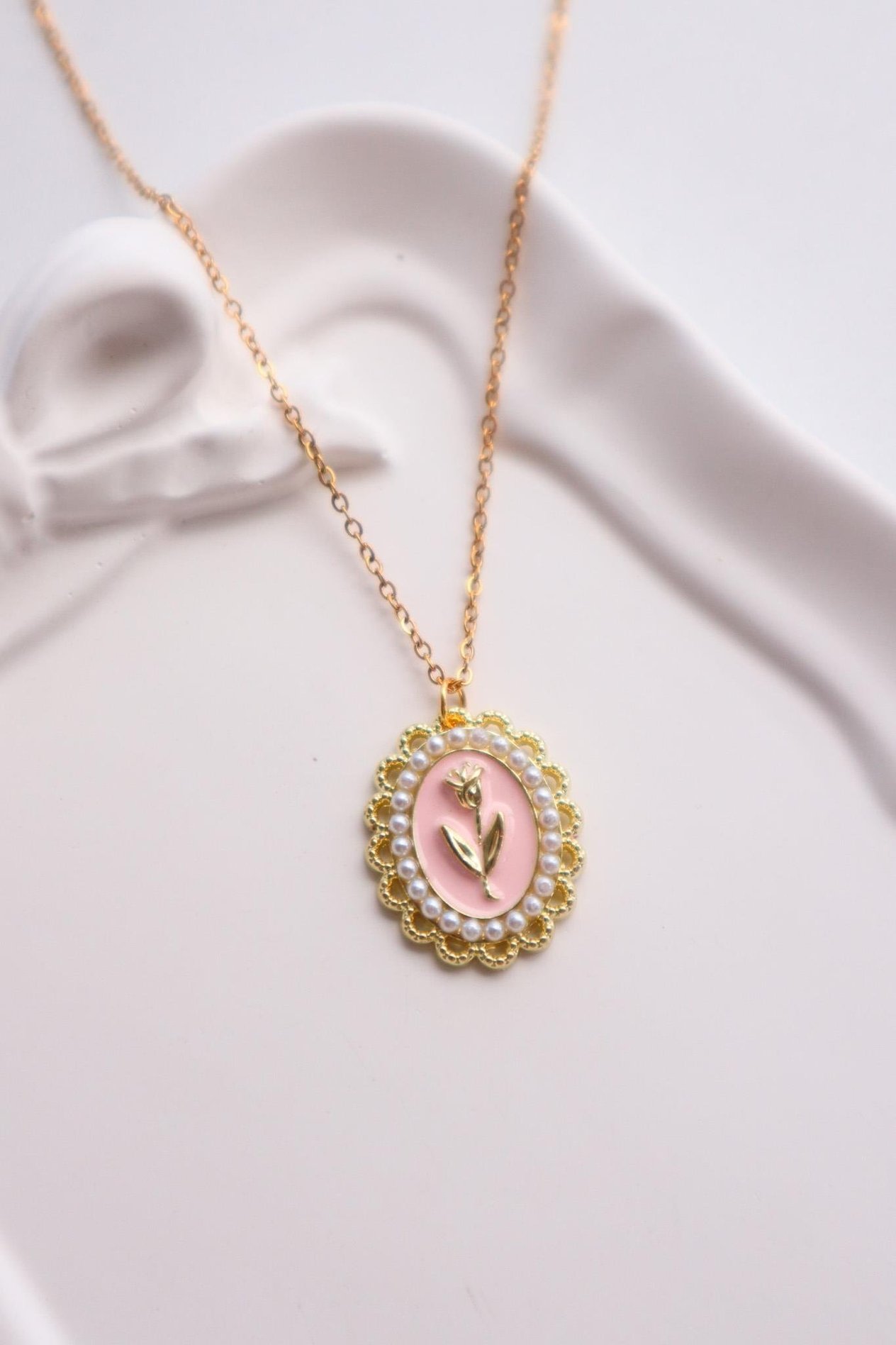 Gold Renk Zincirli Pembe İncili Lale İthal Kolye 