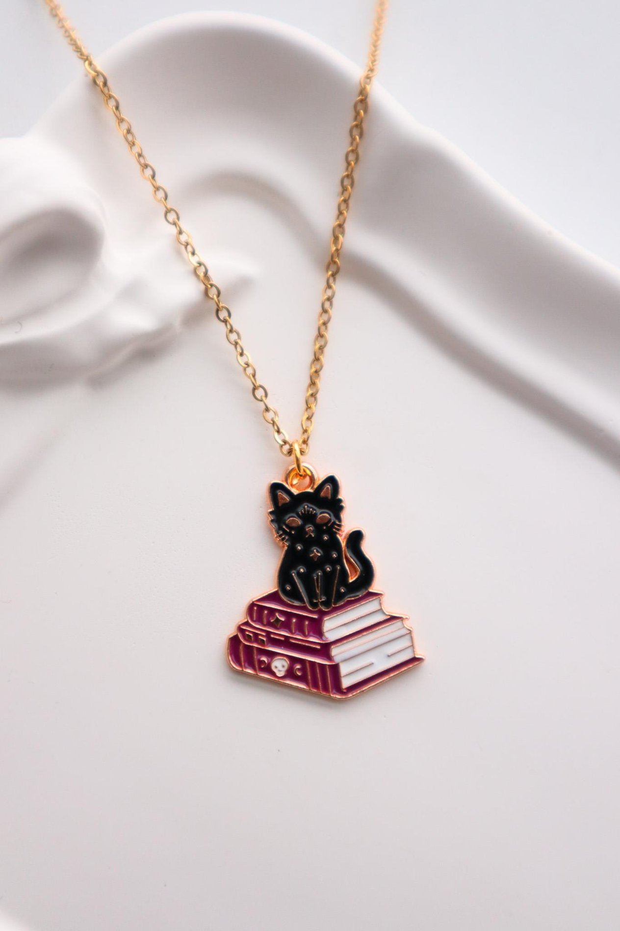 Gold Renk Zincirli Spell Book Cat İthal Kolye 
