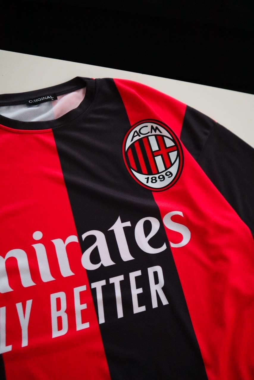 Kırmızı Siyah Çubuklu Ac Milan Jersey T-Shirt