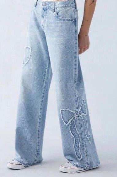 Mavi Fiyonk Nakışlı Yıkamalı Jeans 