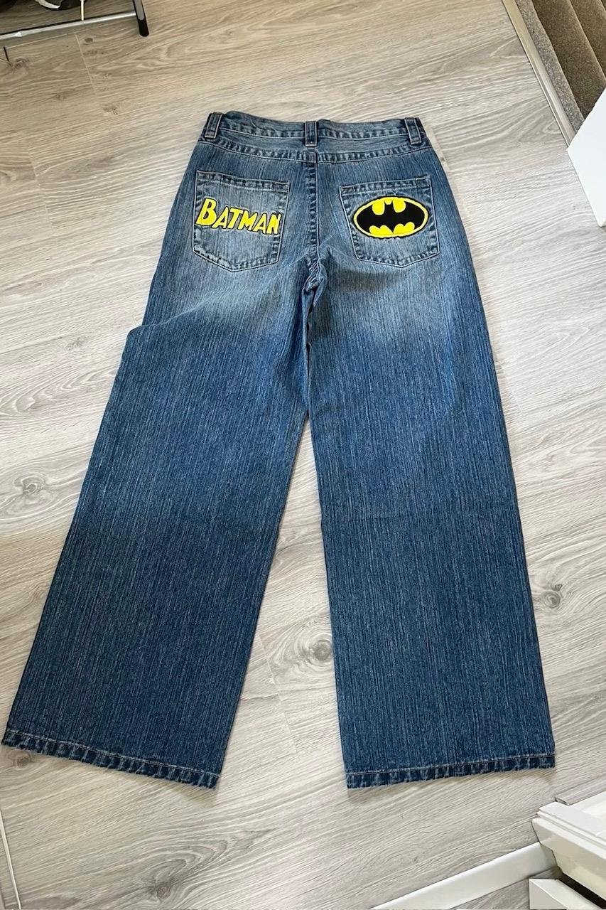 Mavi Yıkamalı Batman Nakışlı Jeans 