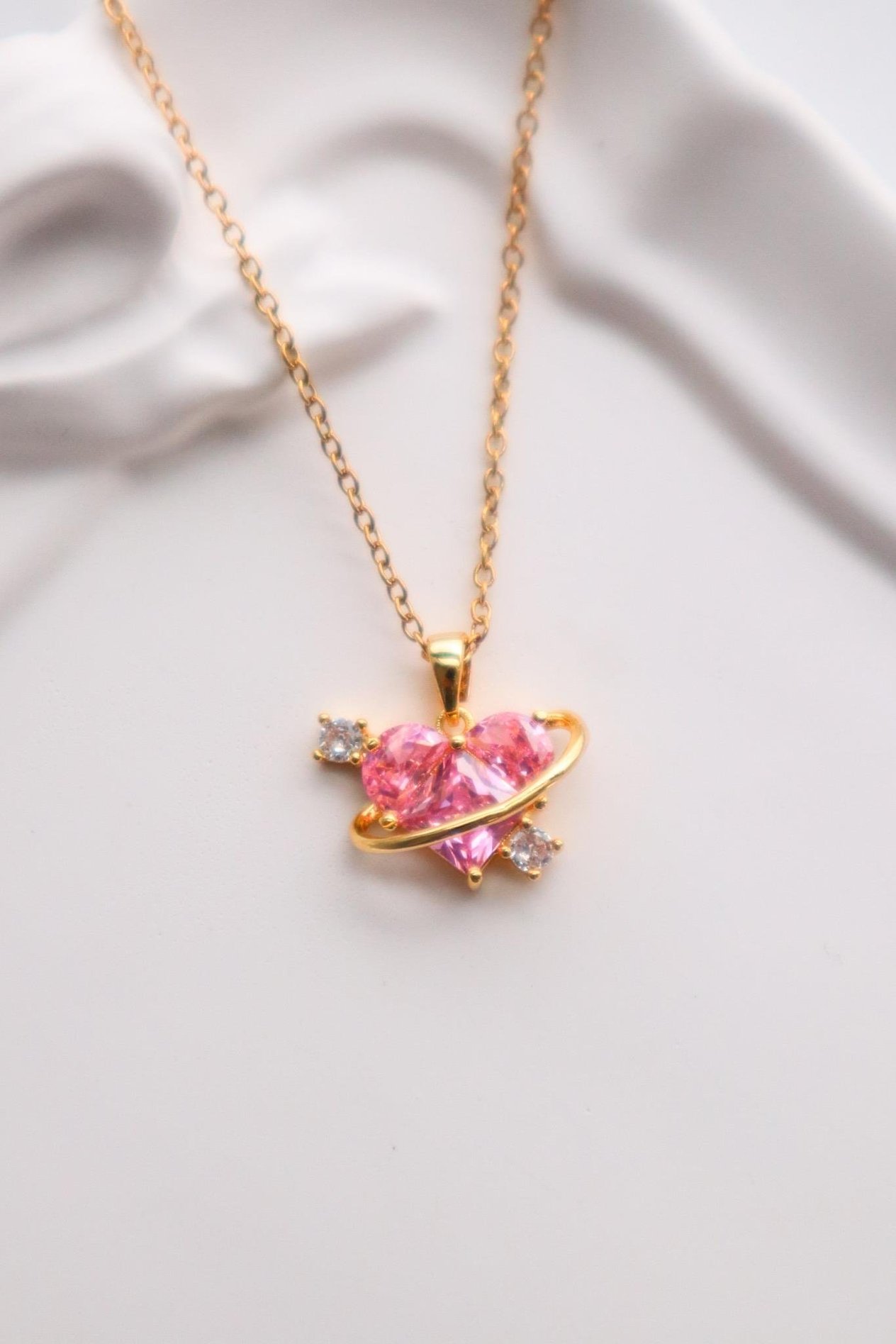 Paslanmaz Çelik Gold Renk Pink Saturn Heart Kolye 
