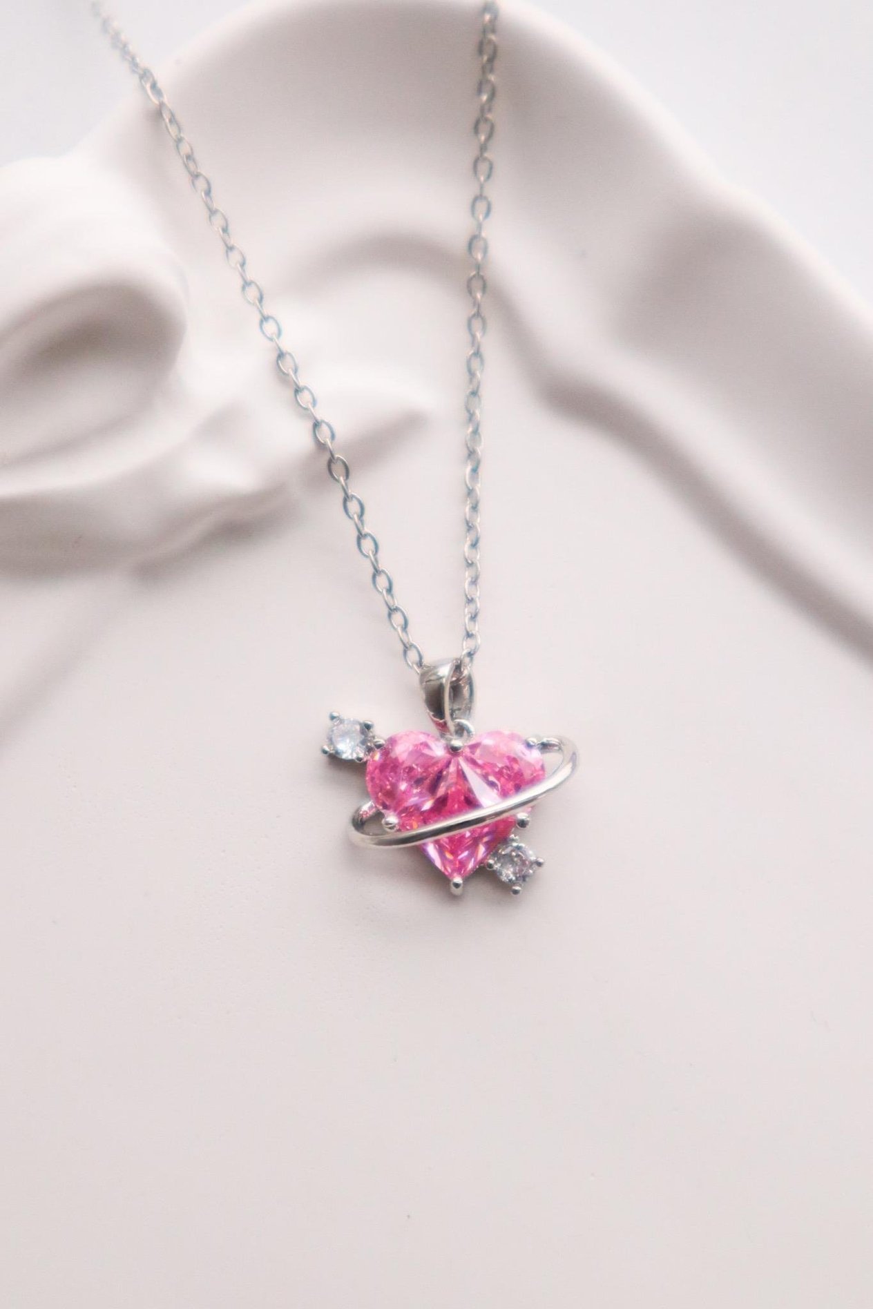 Paslanmaz Çelik Gümüş Renk Pink Saturn Heart Kolye 