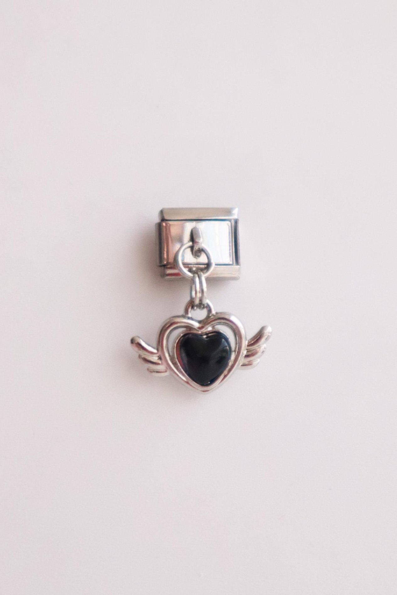 Sallantılı Siyah Taşlı Kalp Kanat İtalyan Charm 