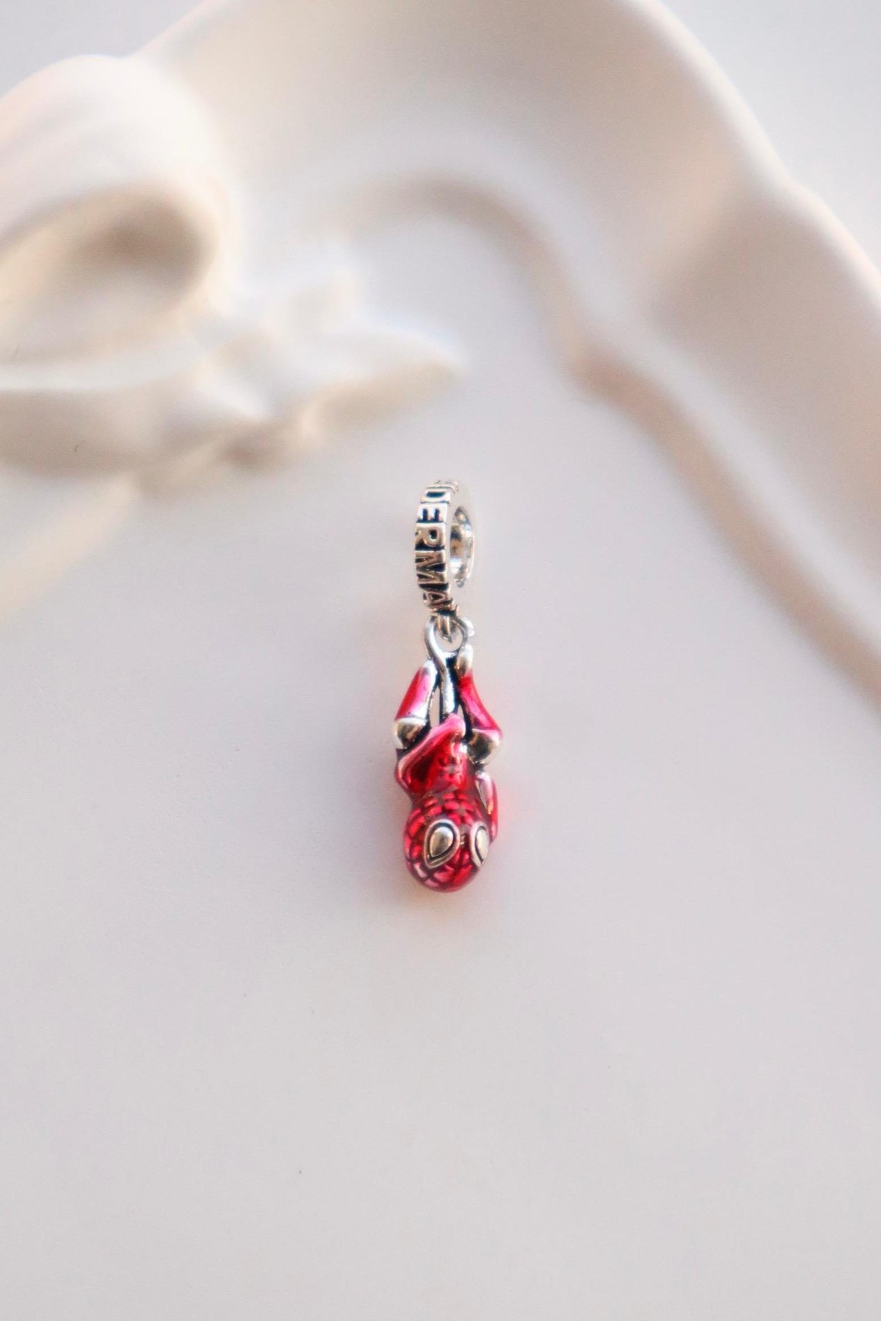Sallantılı Spiderman Pandora Charm 