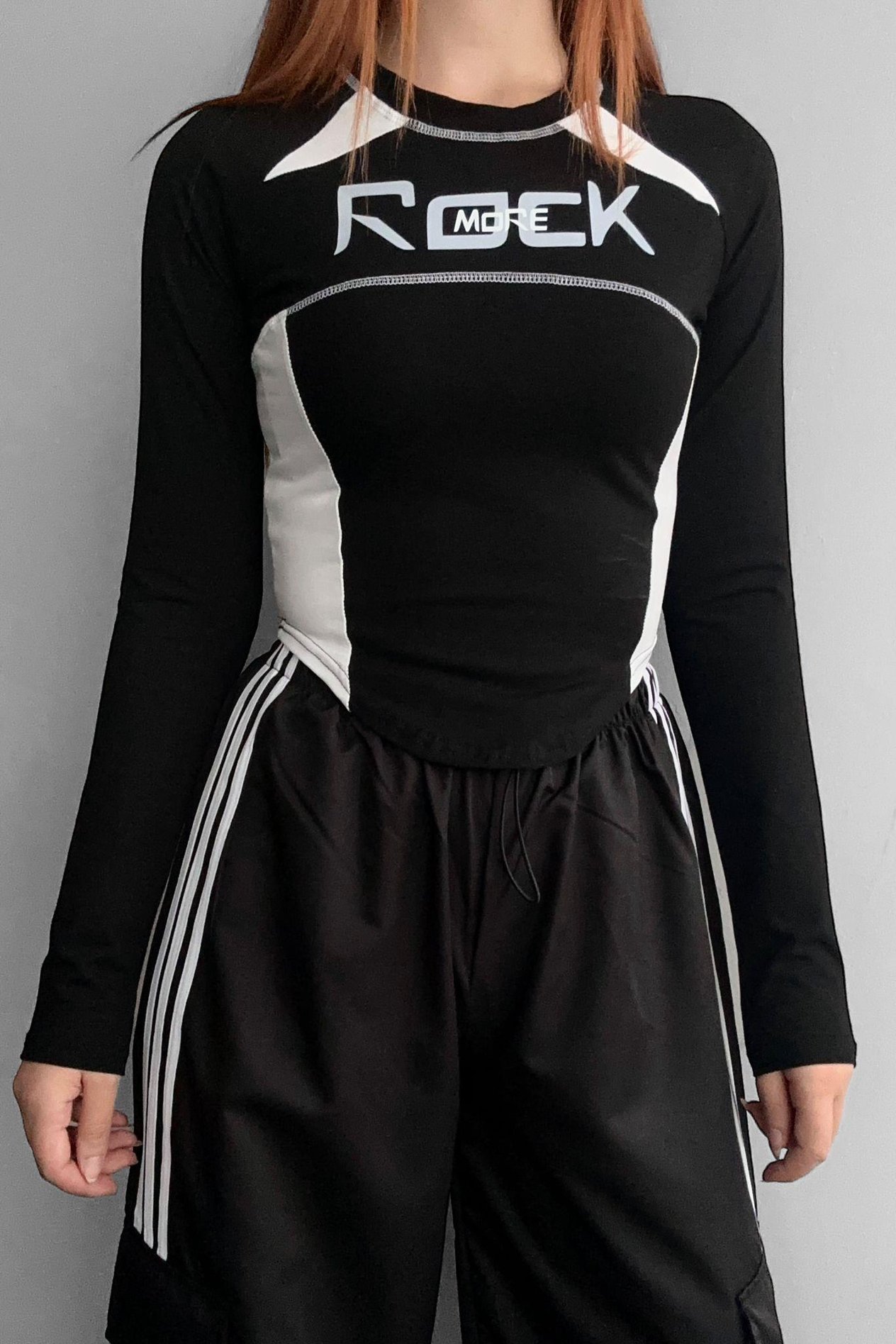 Siyah Dupes Rockmore Uzun Kollu Crop Bluz 
