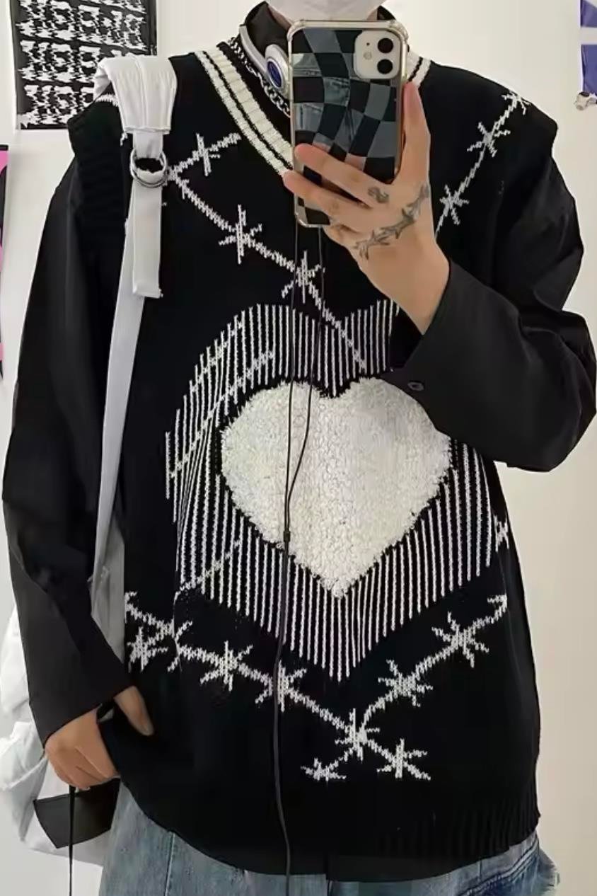 Siyah Harajuku Kalp Zincir Detay V Yaka Oversize  Süveter