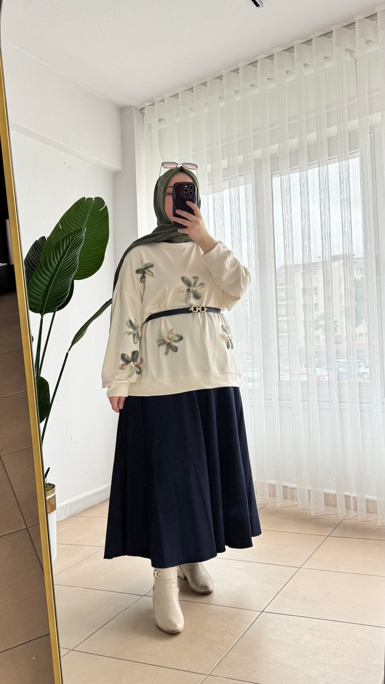 EKRU  OYSHO ÇİÇEK DETAYLI SWEATSHIRT 
