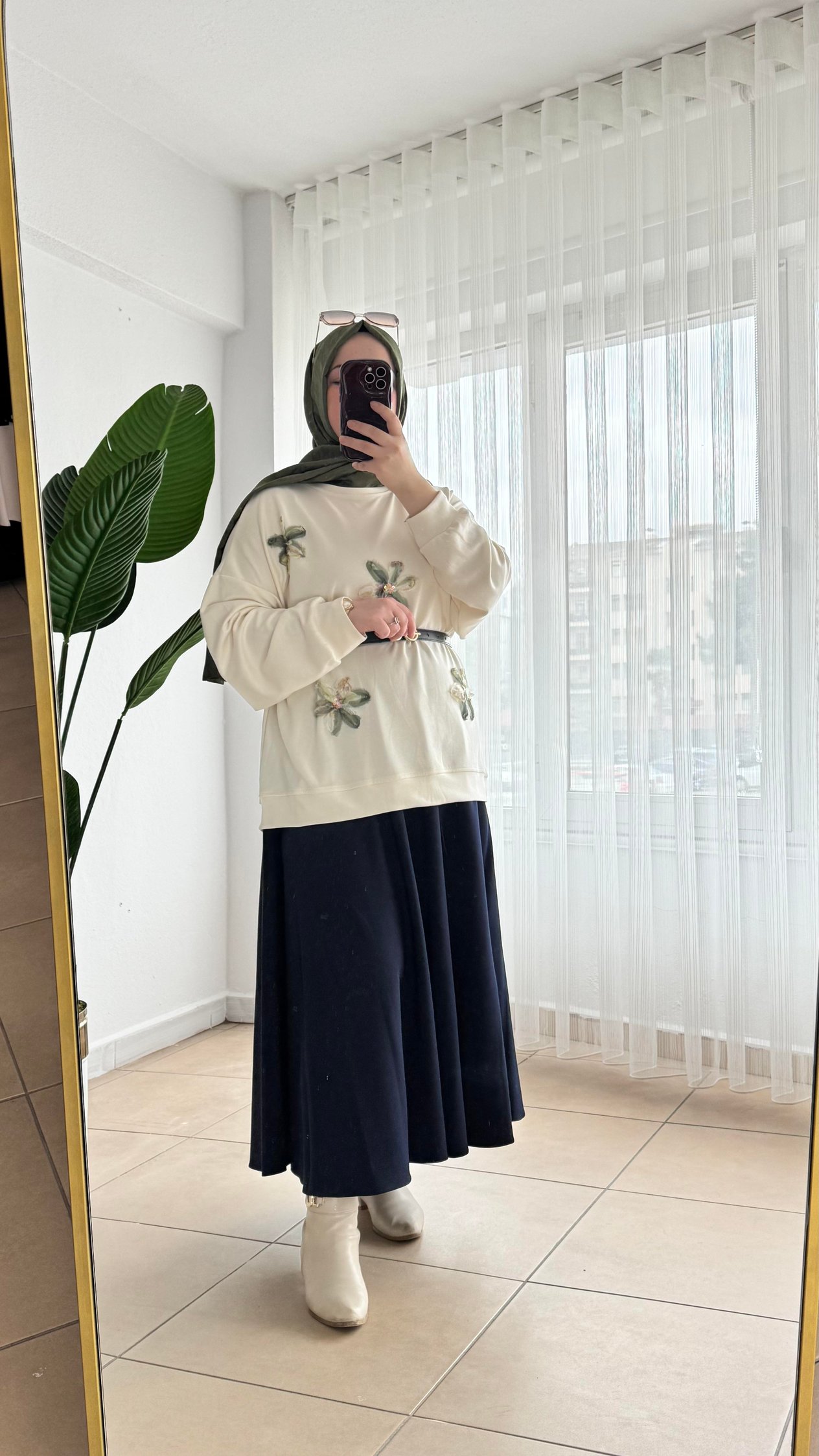 EKRU  OYSHO ÇİÇEK DETAYLI SWEATSHIRT 
