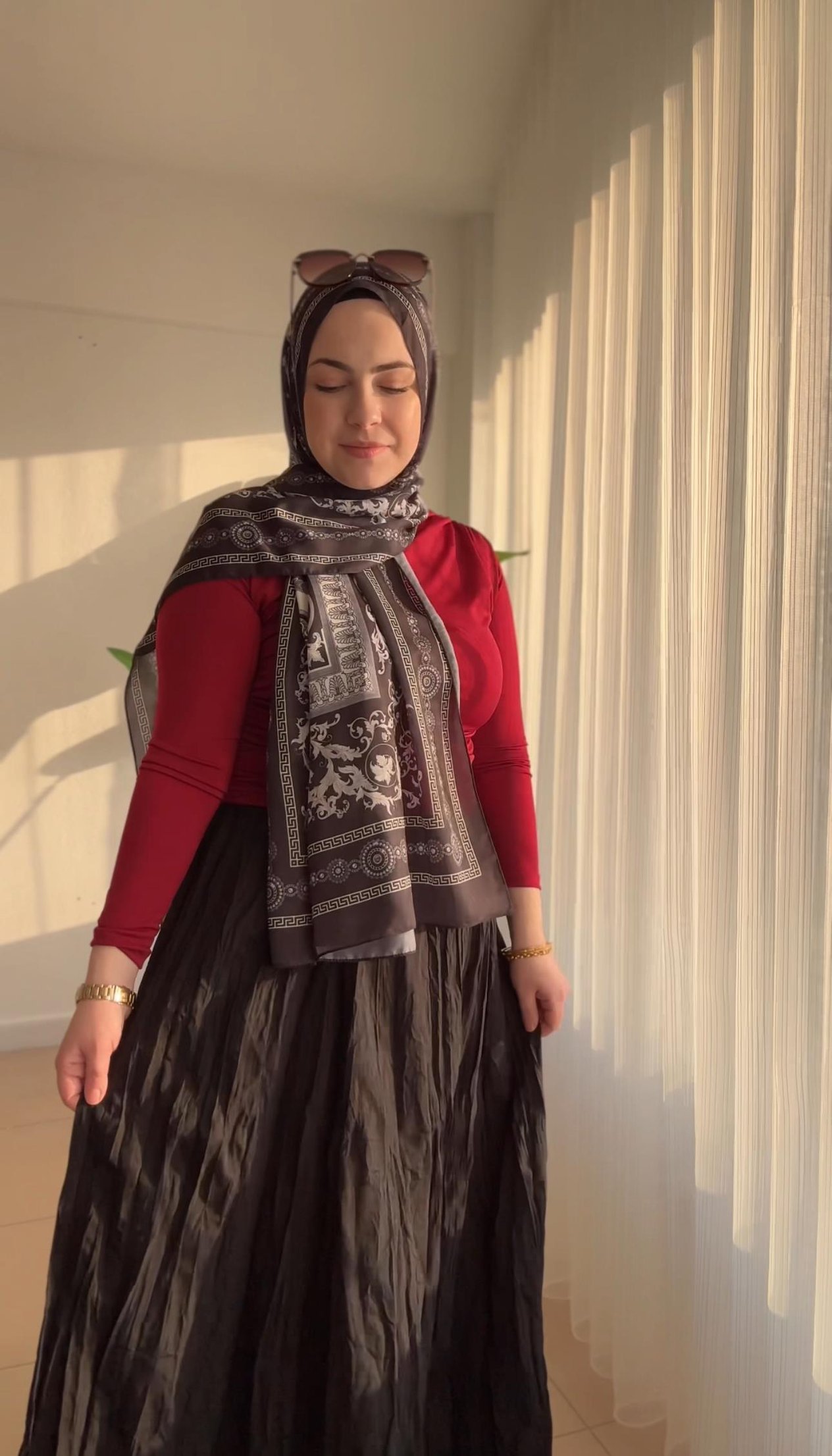 SİYAH KIRIŞIK ETEK 