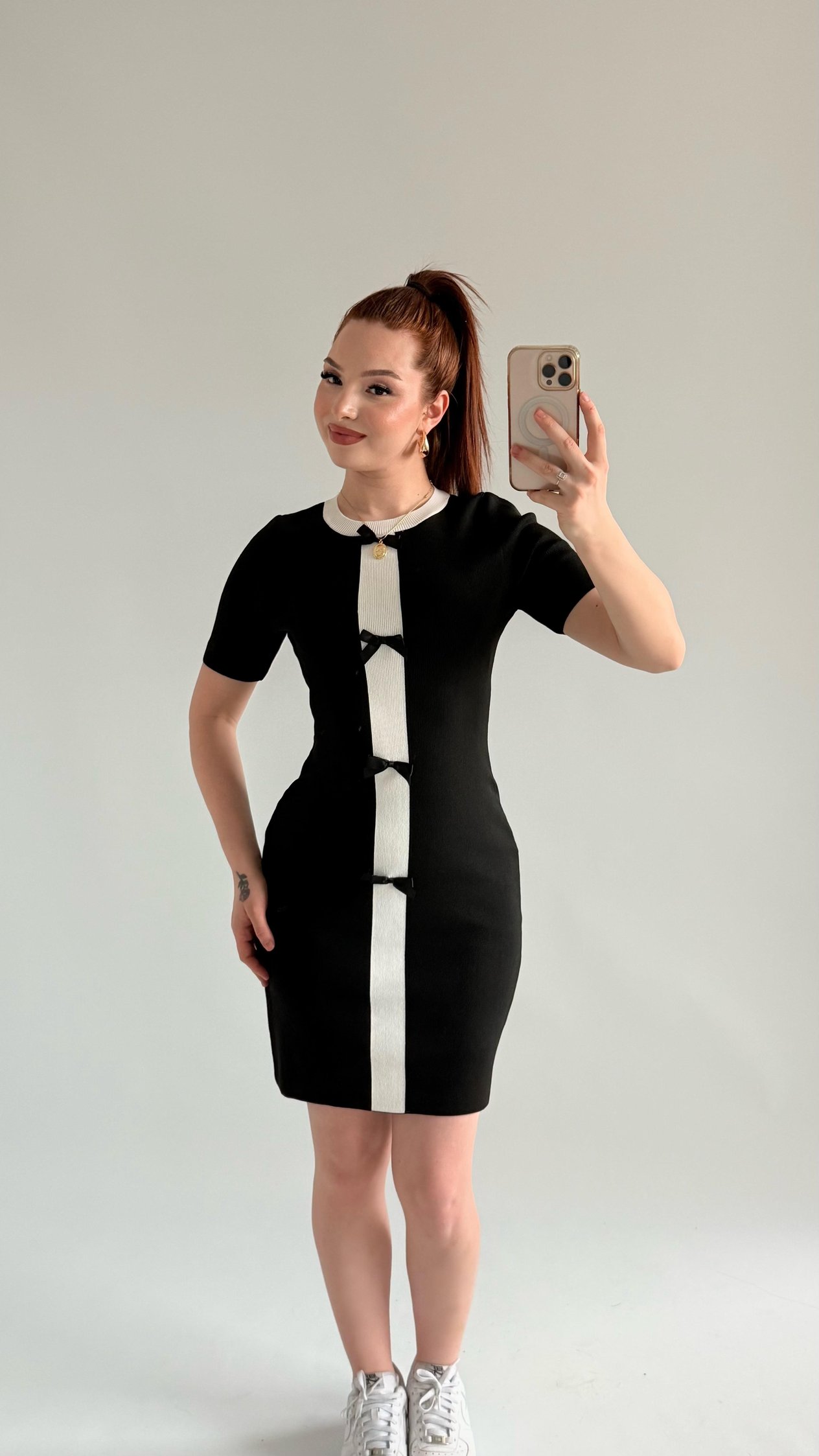 Triko Mini Fiyonklu Siyah Beyaz Elbise