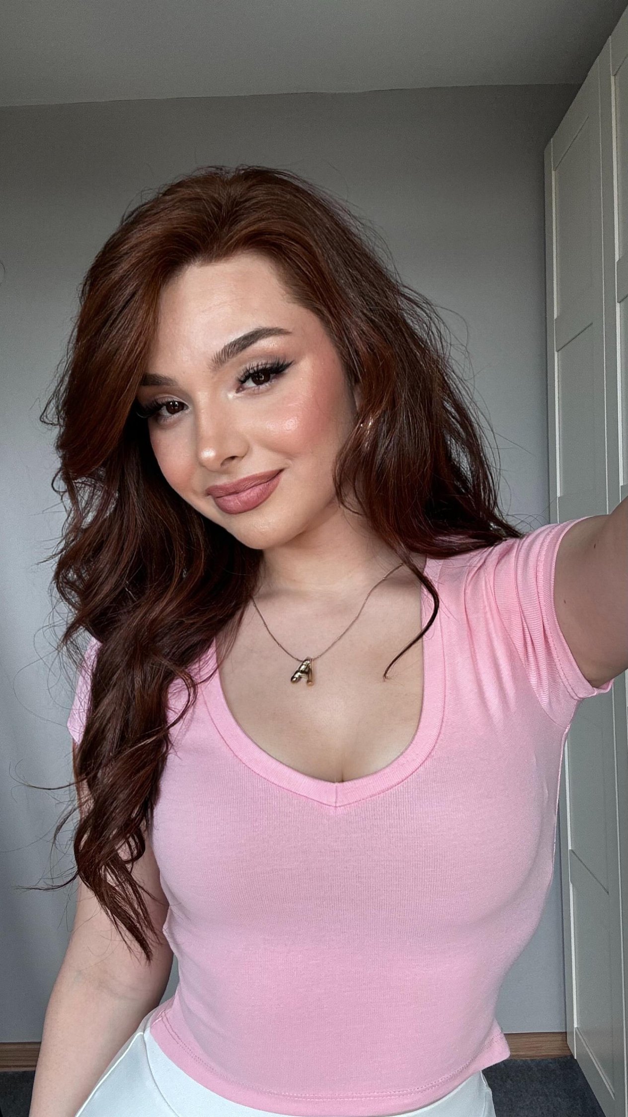 V Yaka Minimal Pembe Tişört