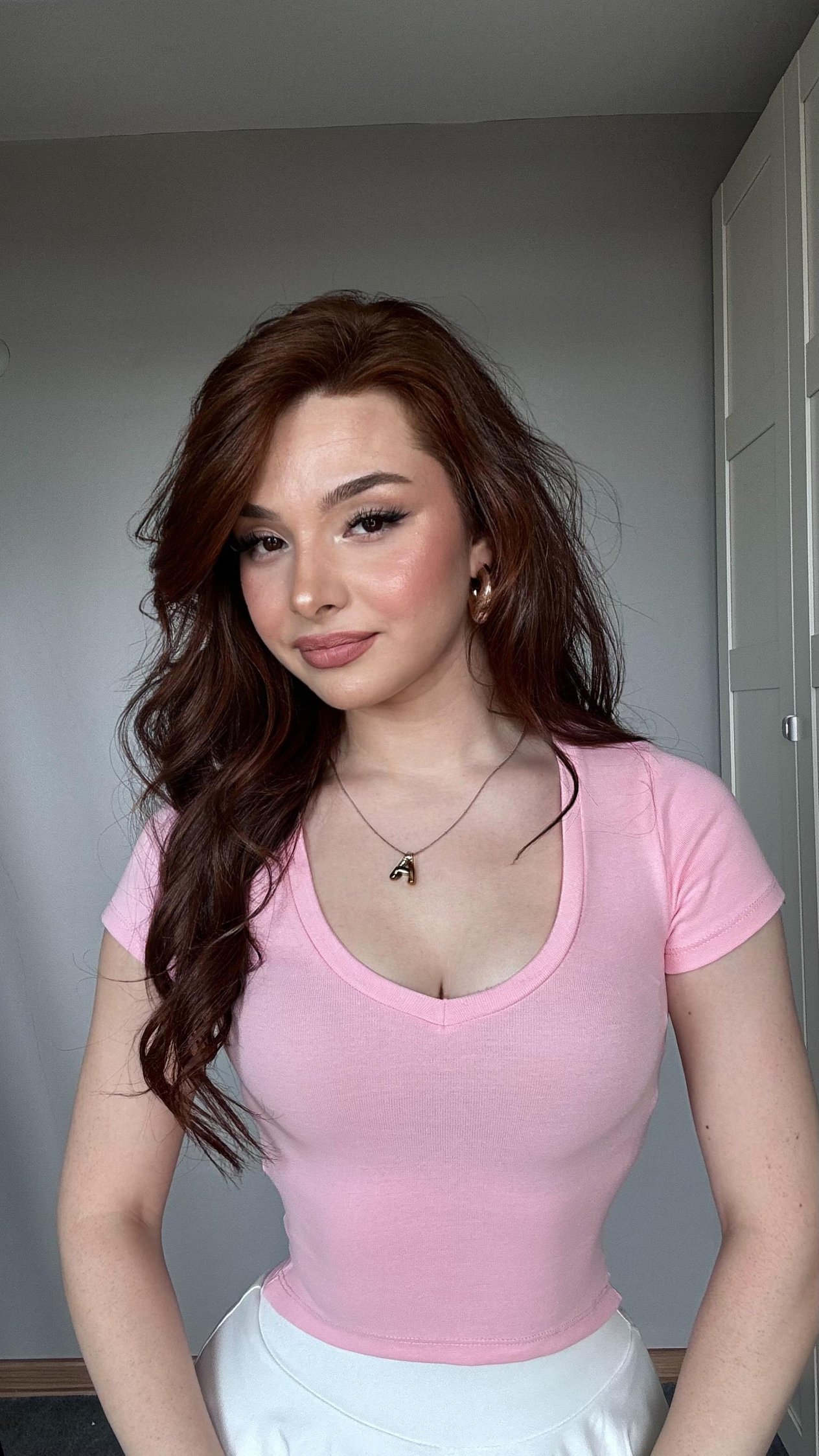V Yaka Minimal Pembe Tişört