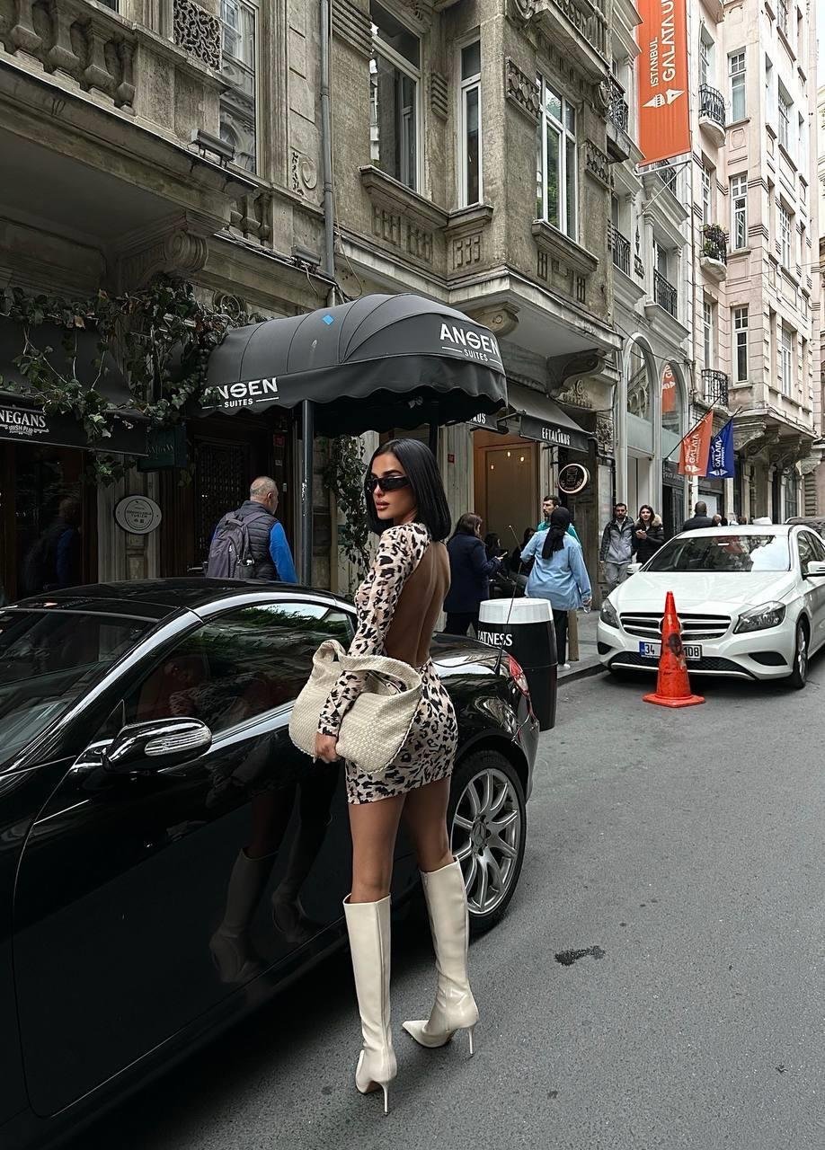 Sırt Dekolteli Leopar Desenli Mini Elbise