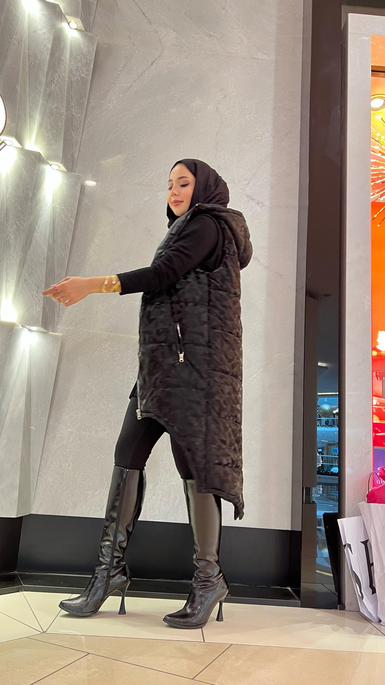 PARLAK GÖRÜNÜMLÜ ŞİŞME YELEK