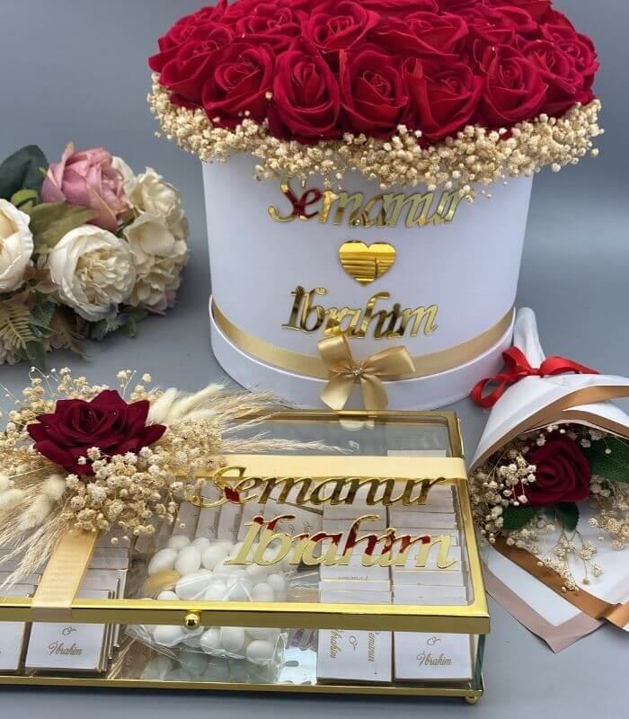 Kırmızı Kız İsteme Çiçek ve Cam Kutuda Çikolata Takımı