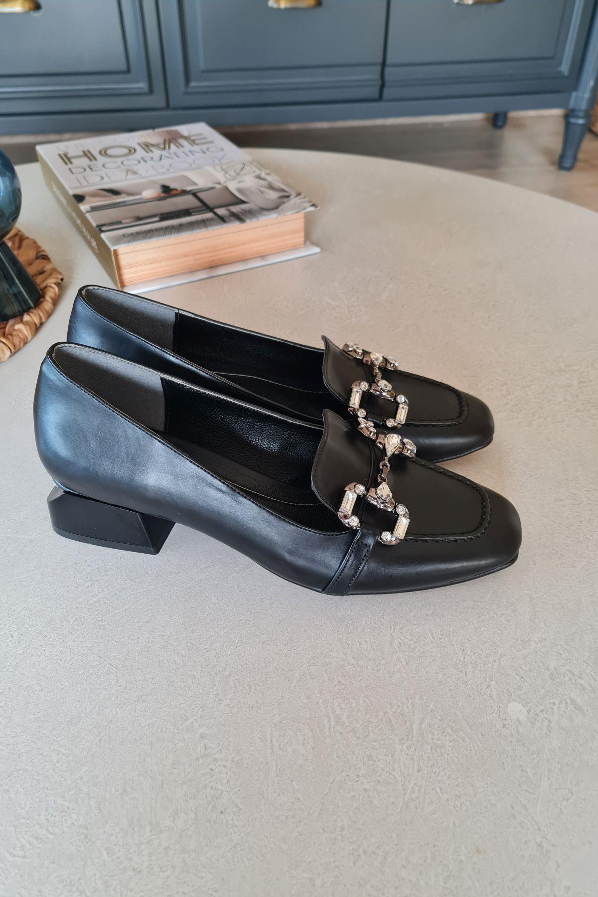 10 1832 Topukla Kadın Loafer Toka Detaylı Deri Makosen Günlük Ayakkabı Siyah