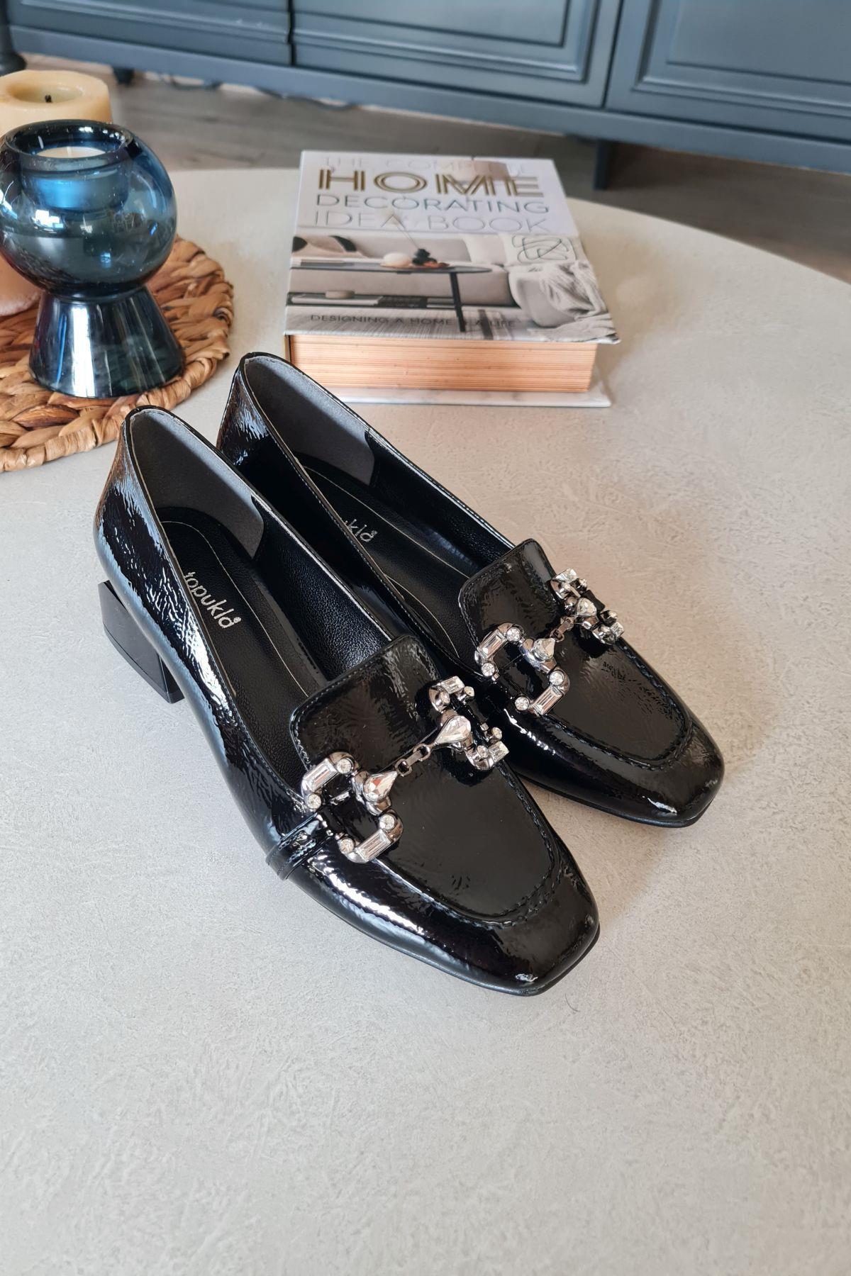 10 1832 Topukla Kadın Loafer Toka Detaylı Deri Makosen Günlük Ayakkabı Siyah