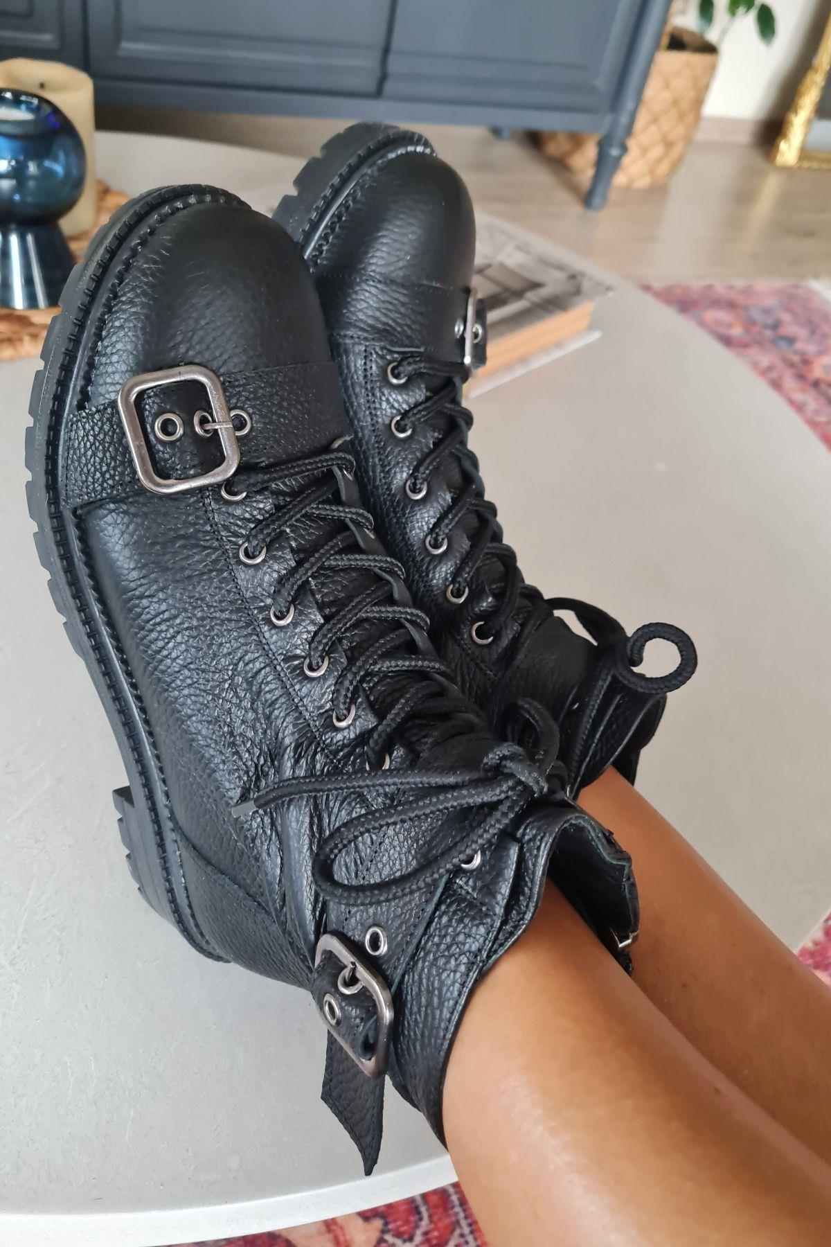 35IZ 60 Topukla Kadın Fermuarlı Bağcıklı Deri Bot