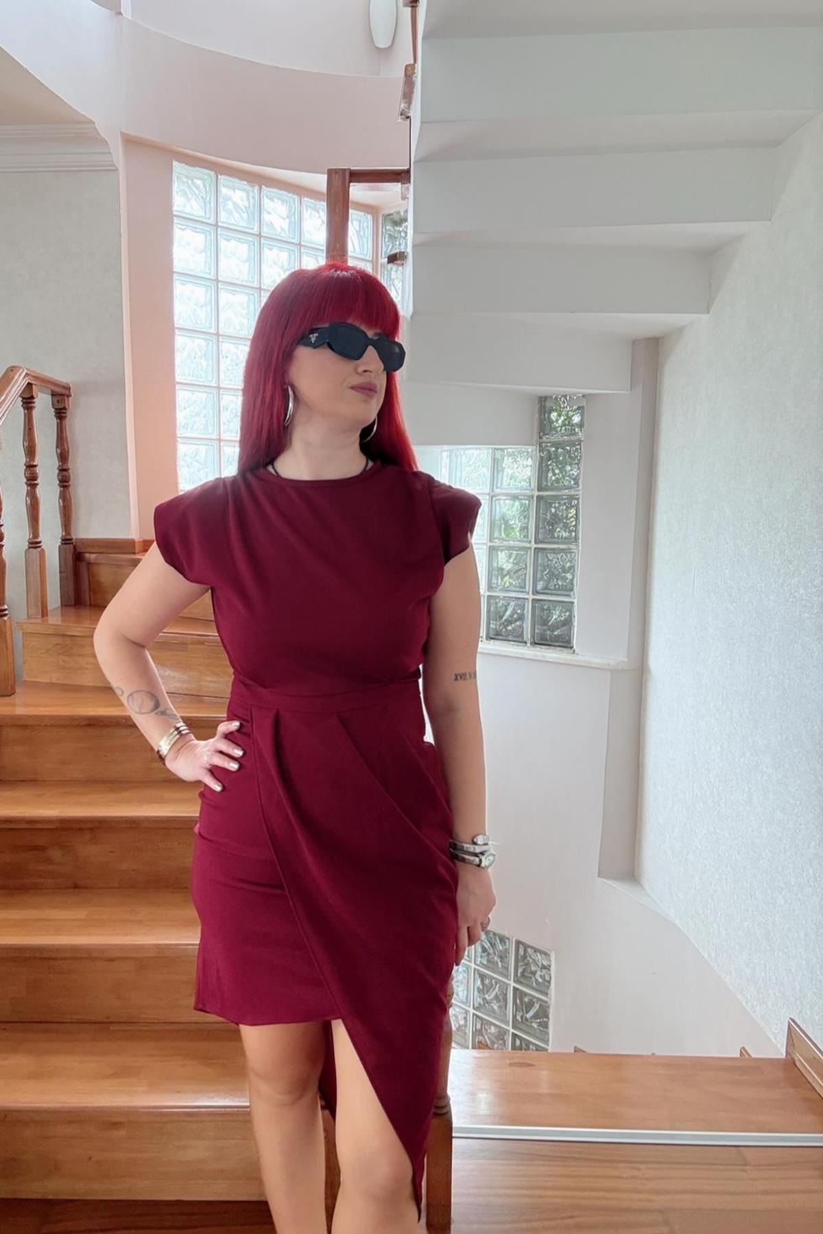 Bordo Vatkalı Asimetrik Kesim Elbise
