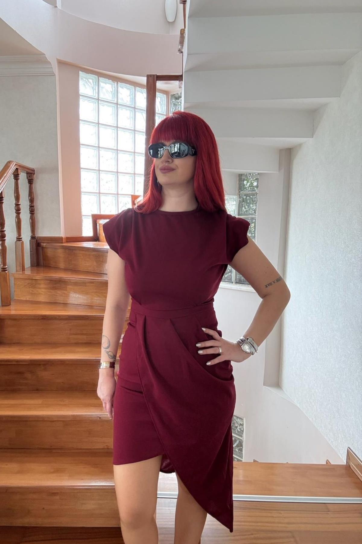 Bordo Vatkalı Asimetrik Kesim Elbise