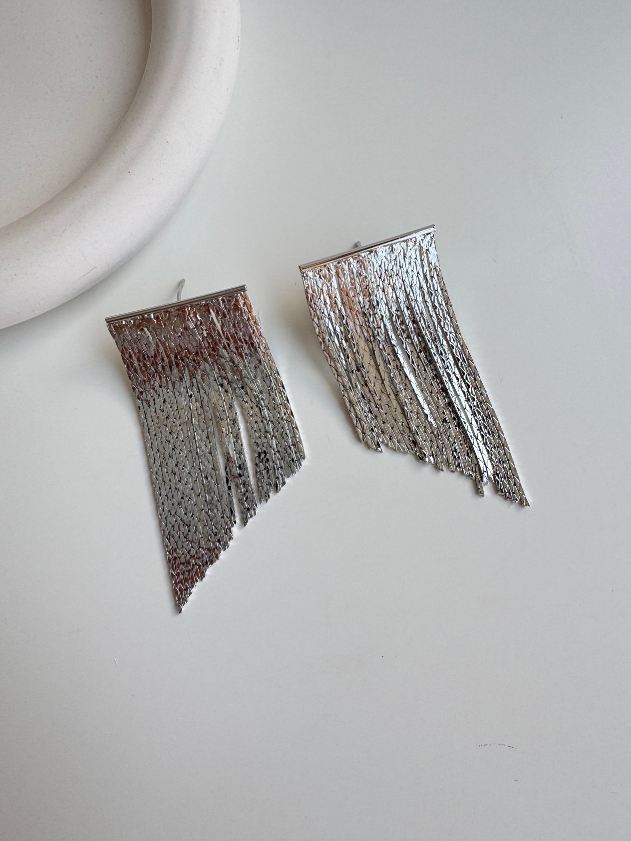 Altın Kaplama Işıltılı Püsküllü Küpe (silver)
