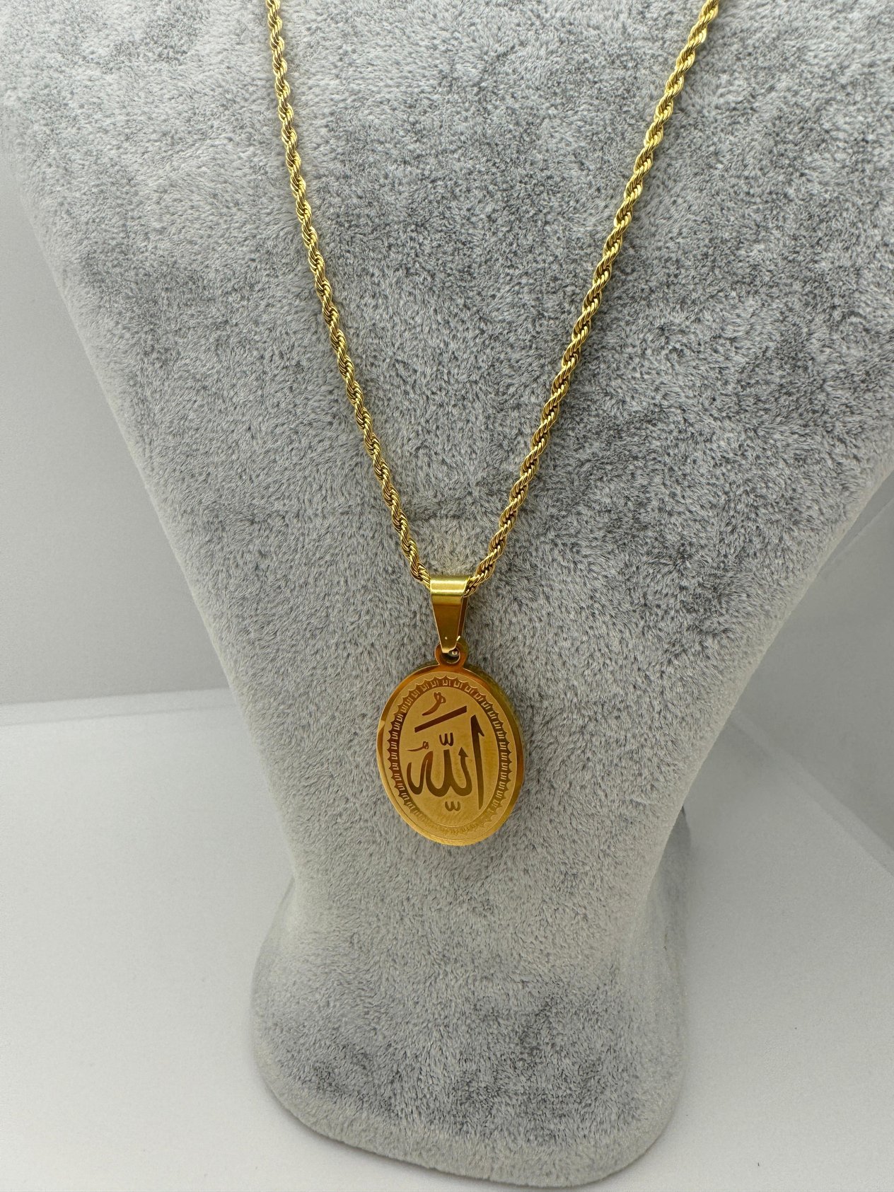 Çelik Oval Allah Yazılı Kolye