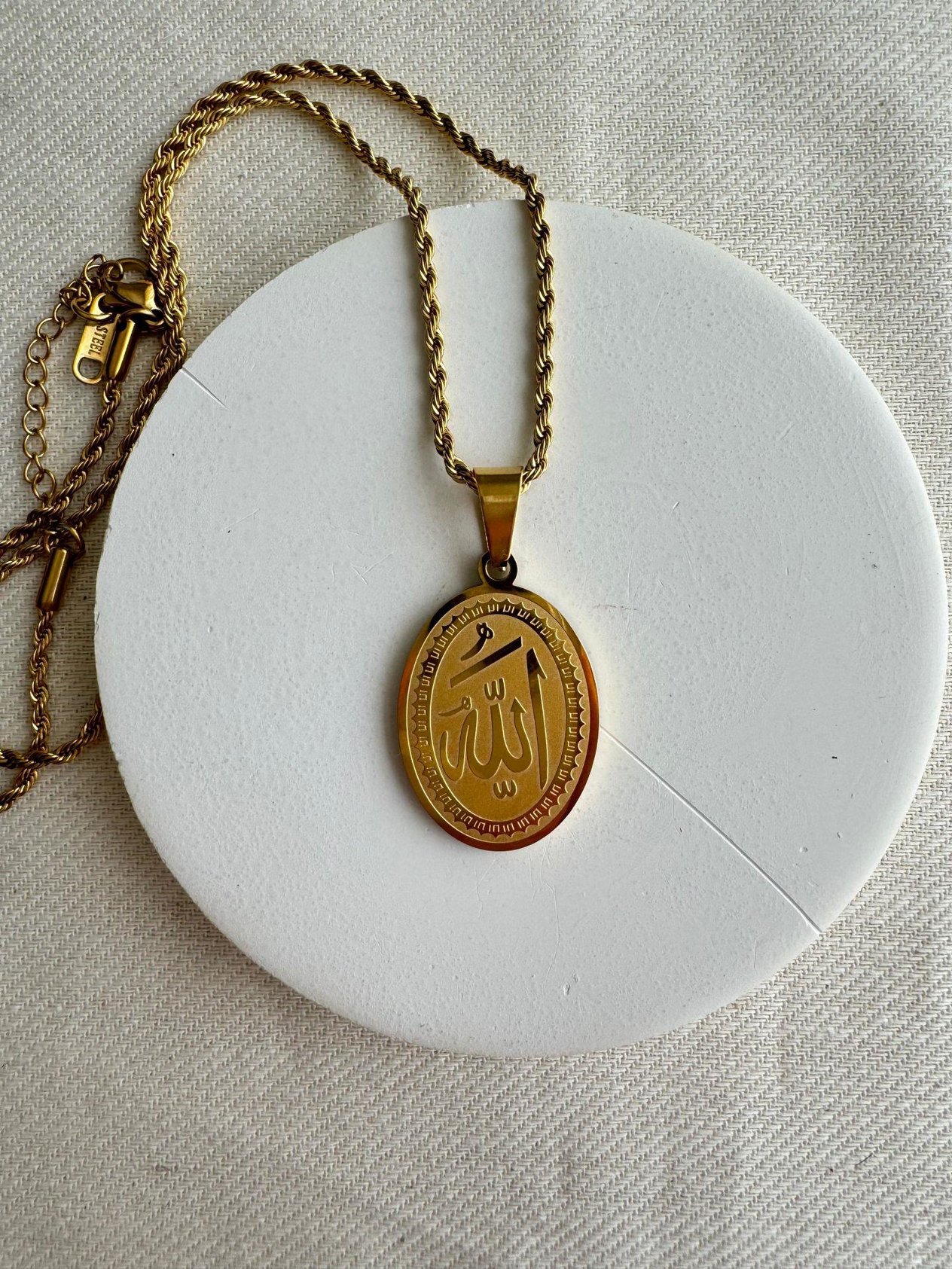 Çelik Oval Allah Yazılı Kolye