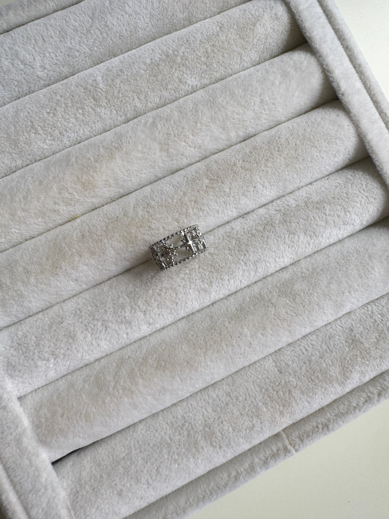 Silver Taşlı Kıkırdak Küpe