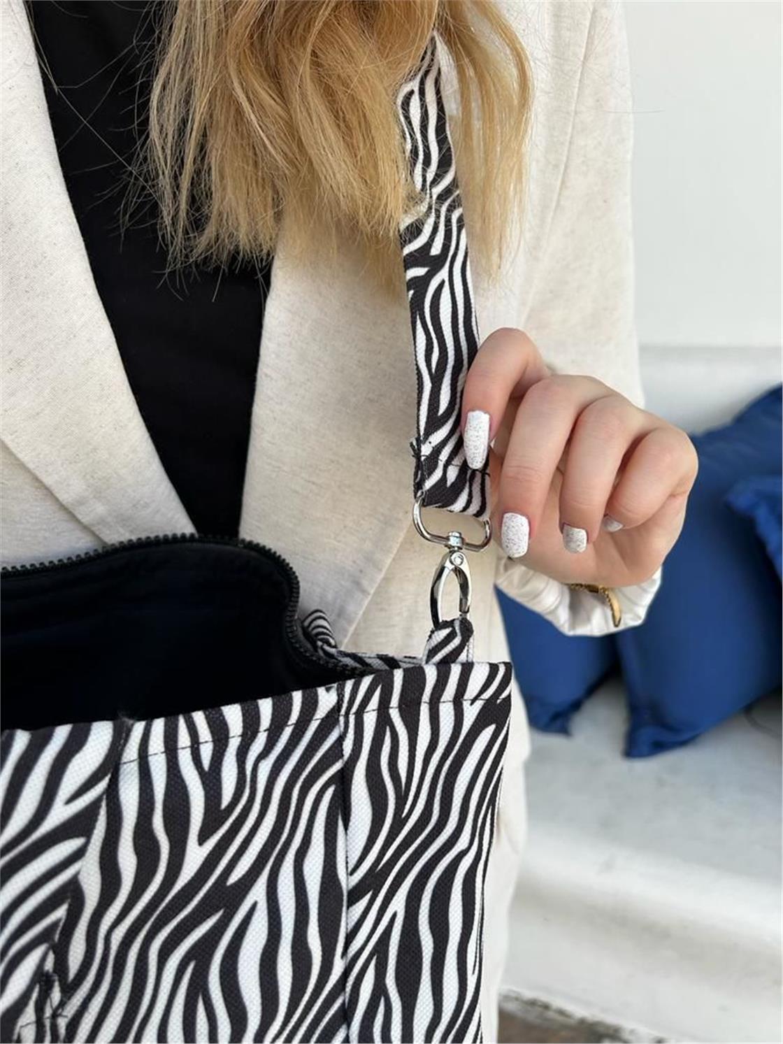 Zebra Desenli Körüklü Kadın Omuz Çantası