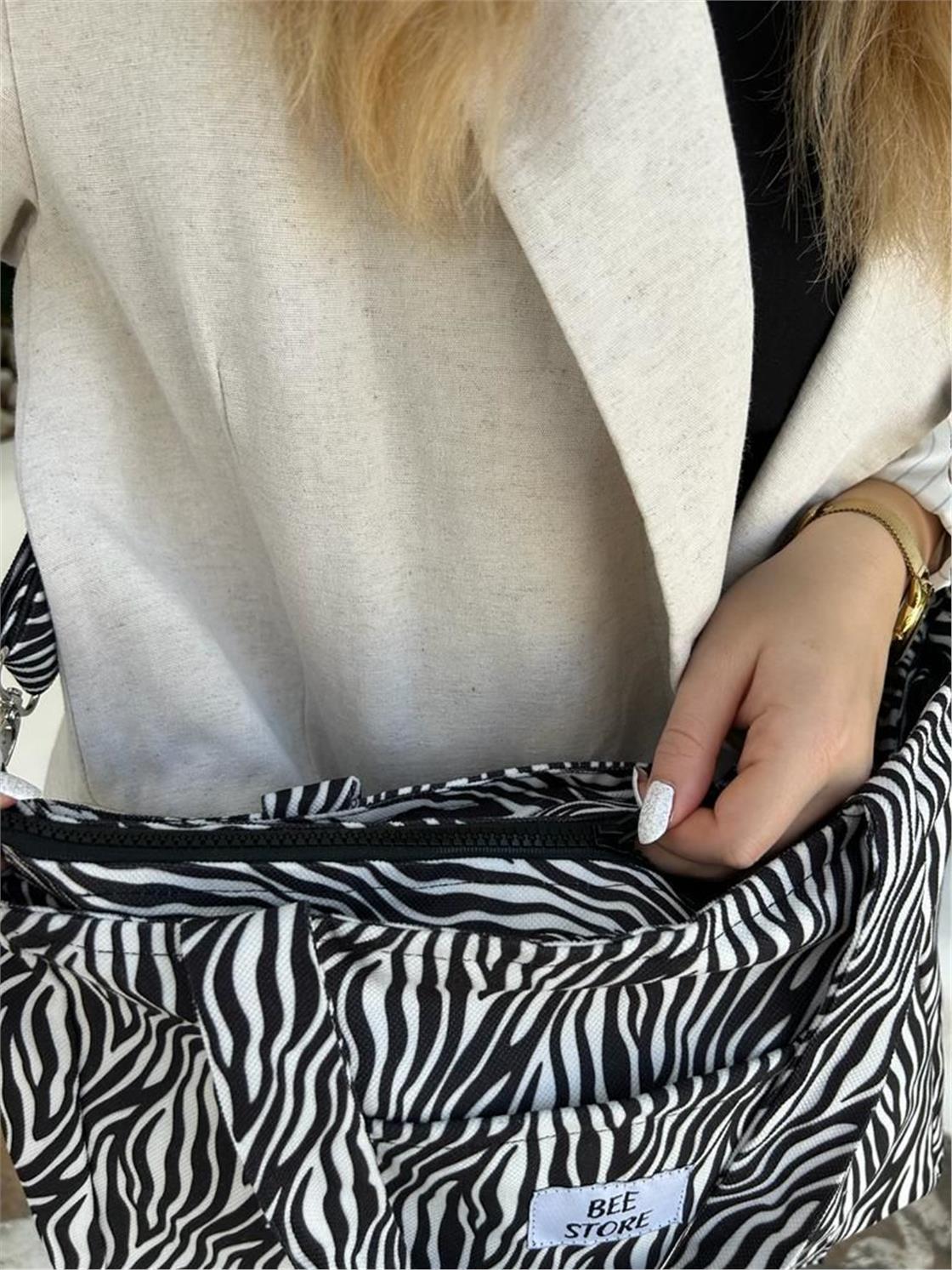 Zebra Desenli Körüklü Kadın Omuz Çantası