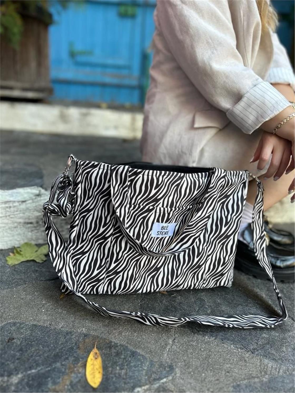 Zebra Desenli Körüklü Kadın Omuz Çantası