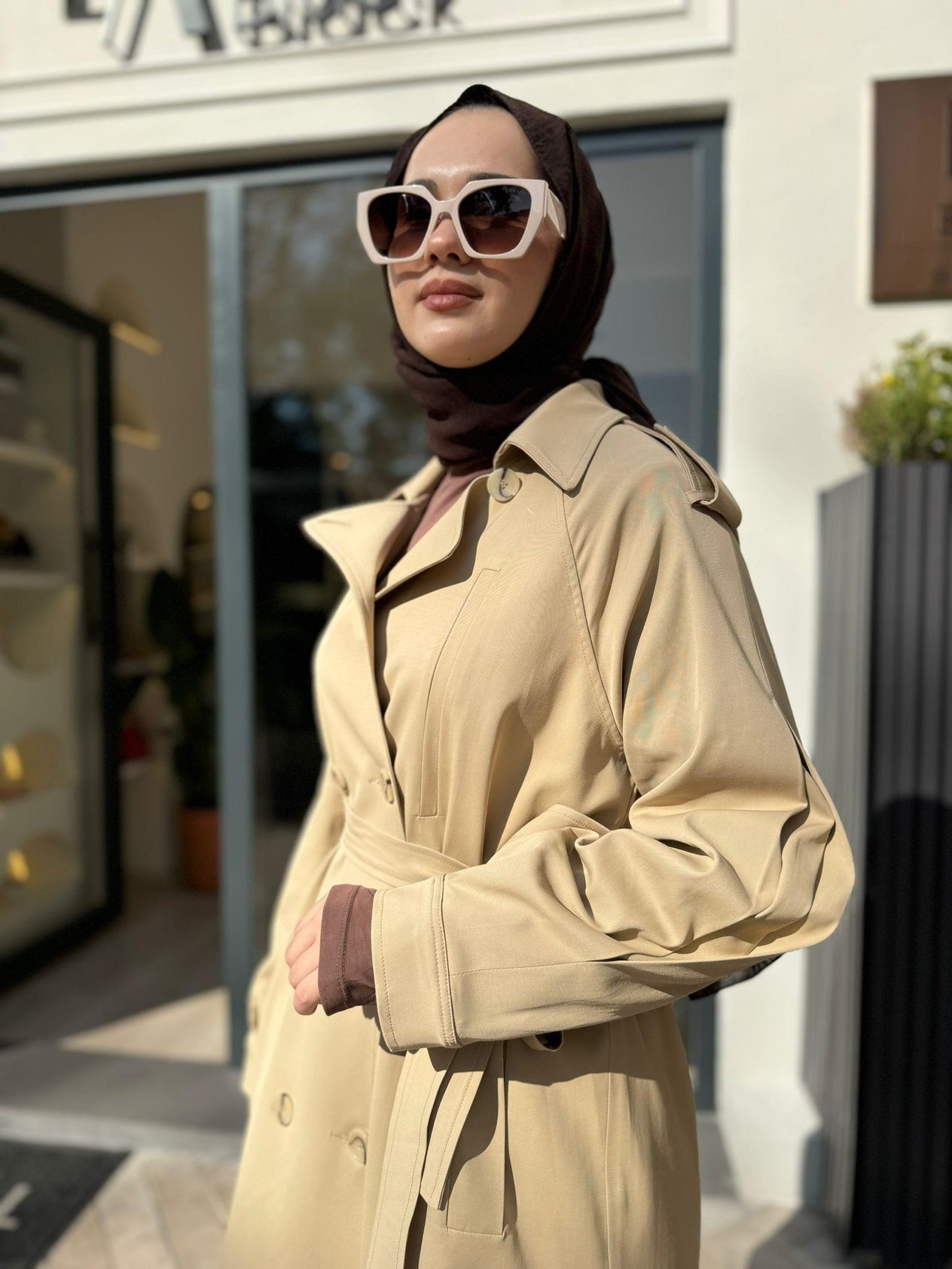 Düğme Detaylı Beli Kuşaklı Kadın Trench Krem