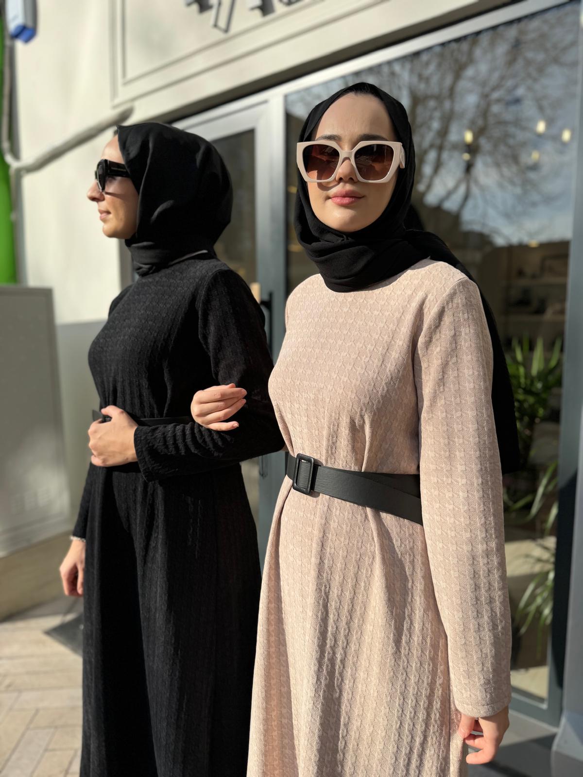 Kazayağı Desenli Kemerli Kadın Elbise Bej