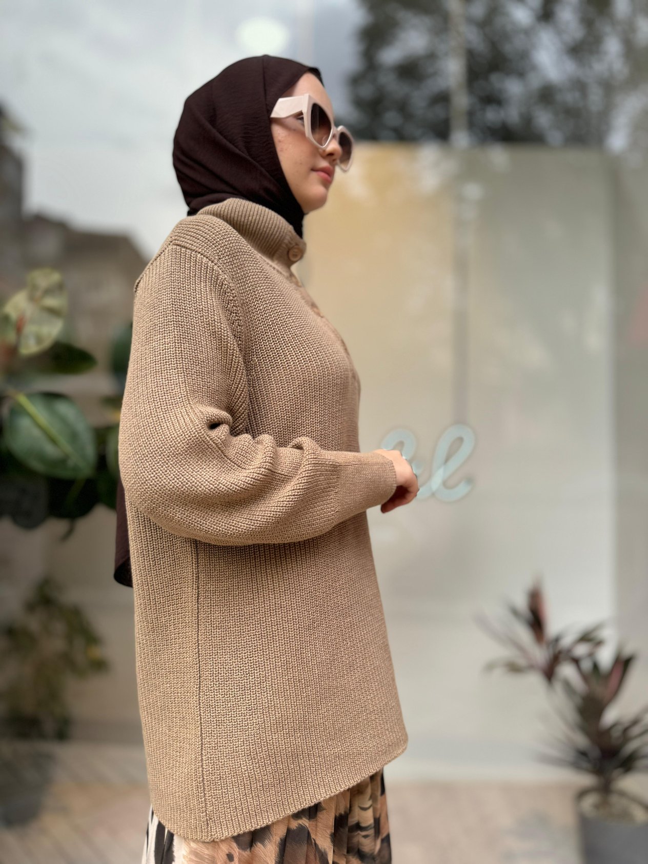 Maniz Yaka Düğmeli Kadın Kazak Camel