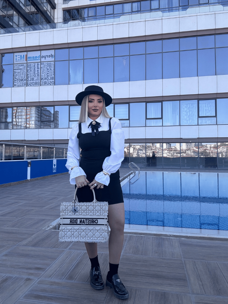 penny yaka broşlu elbise